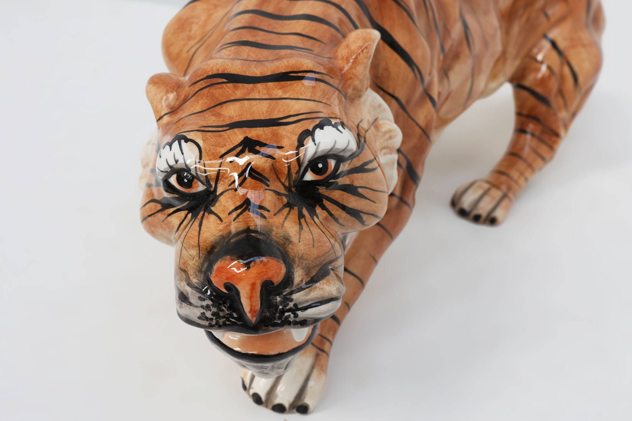 Italian Hollywood Regency Ceramic handpainted Tiger Sculpture, ca. 1950