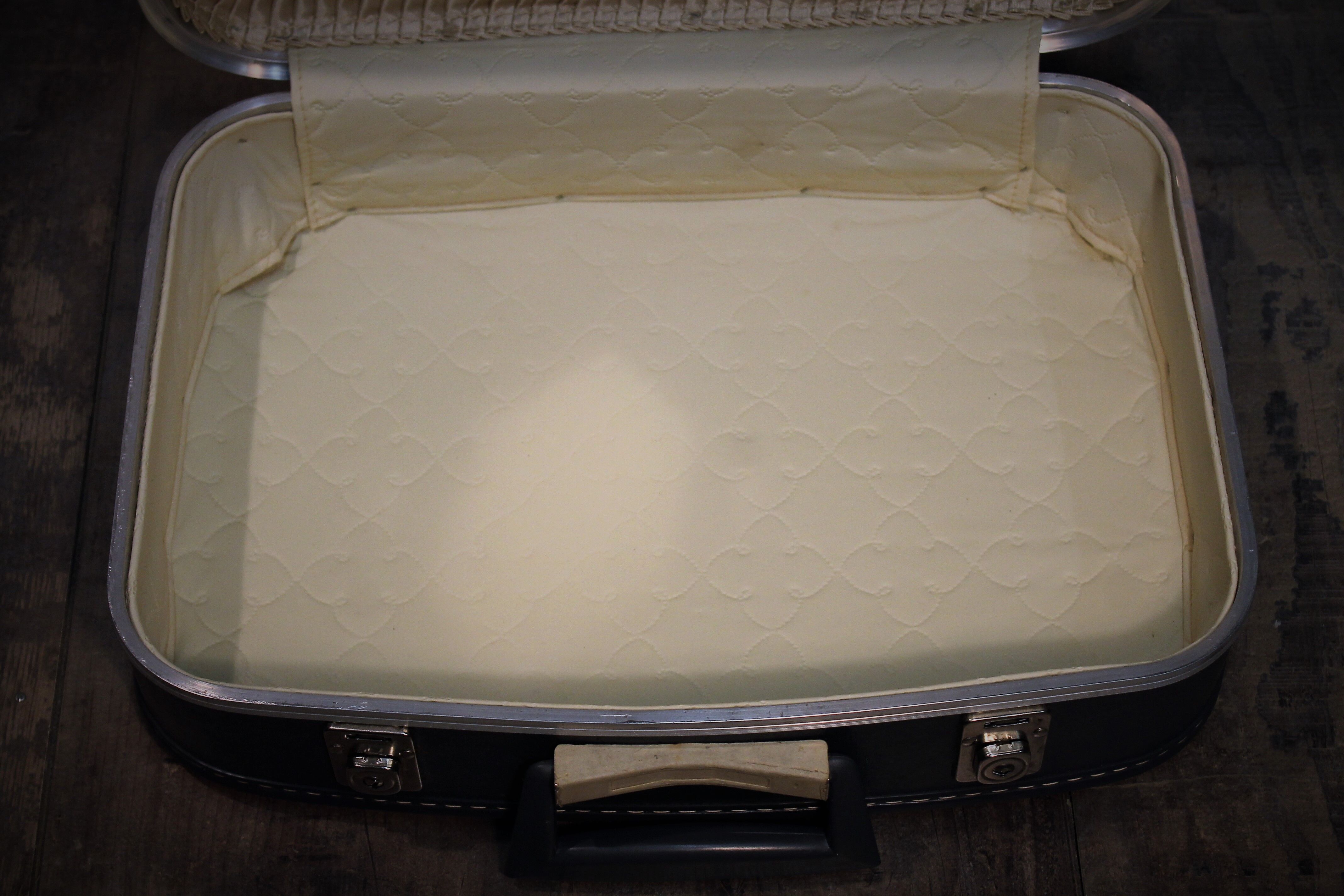 Nesting suitcases hostess & steward 60s