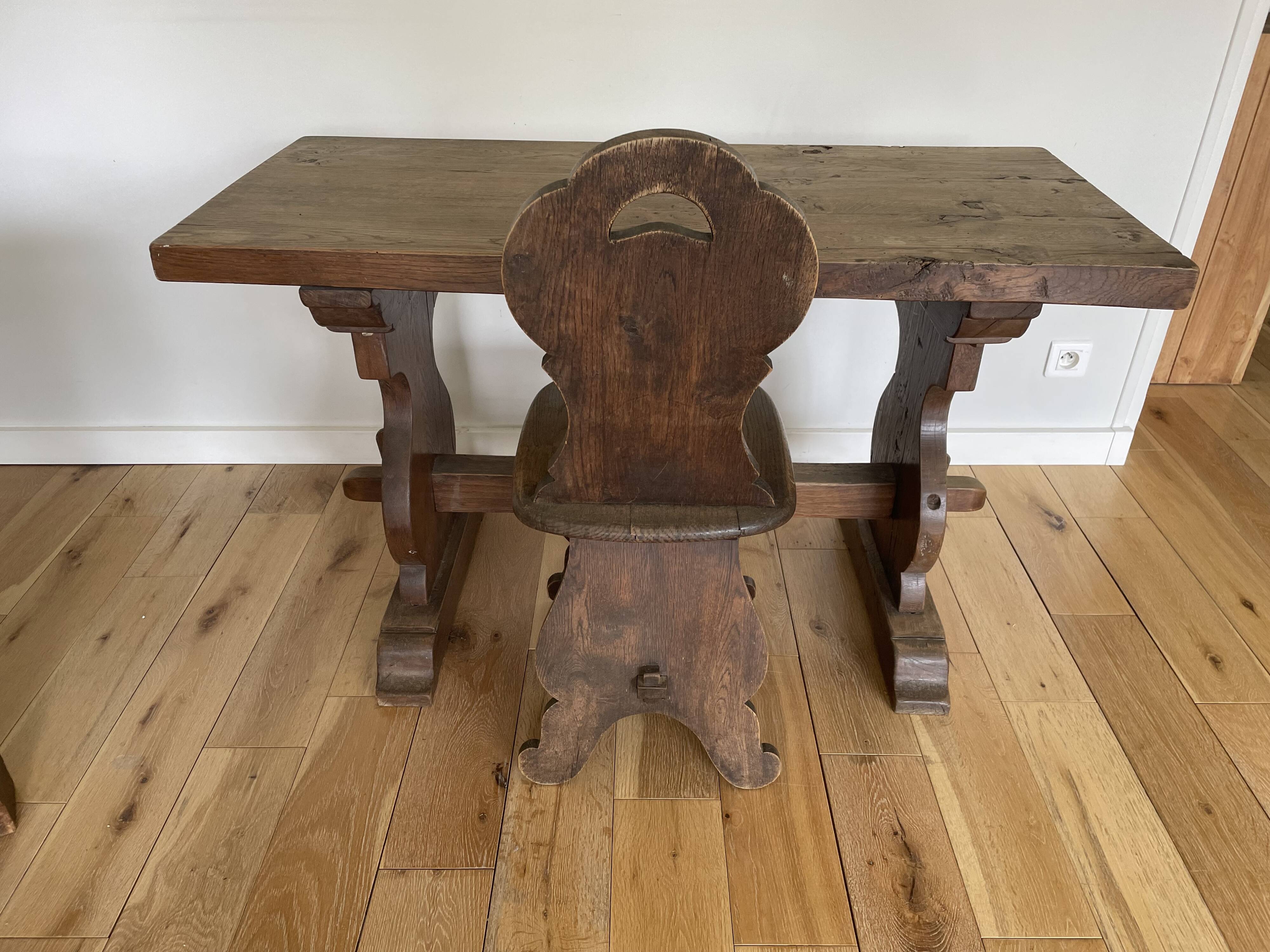 Rustic Spanish table and chair from the late 19th / early 20th century in solid oak.