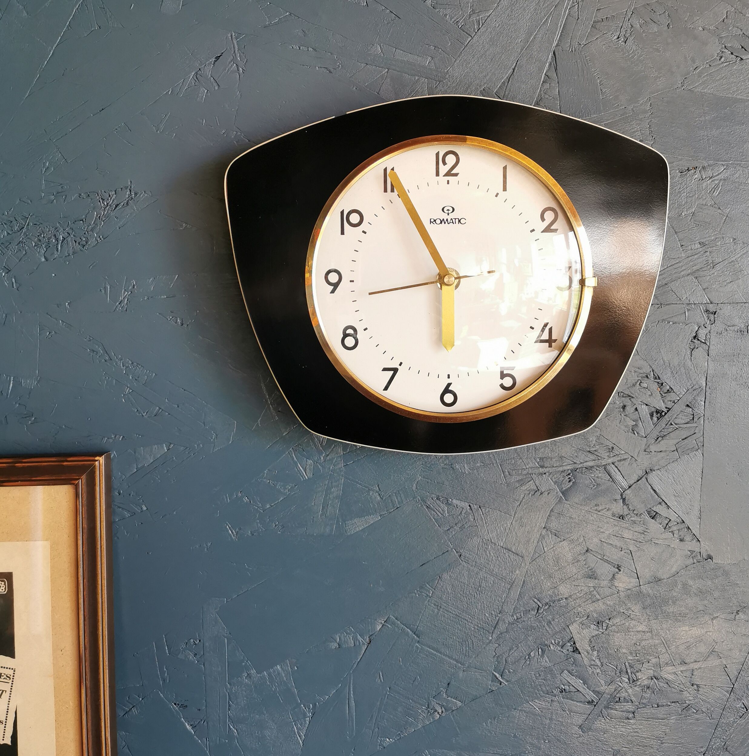 Vintage formica clock silent trapezoid wall clock "Romatic black"
