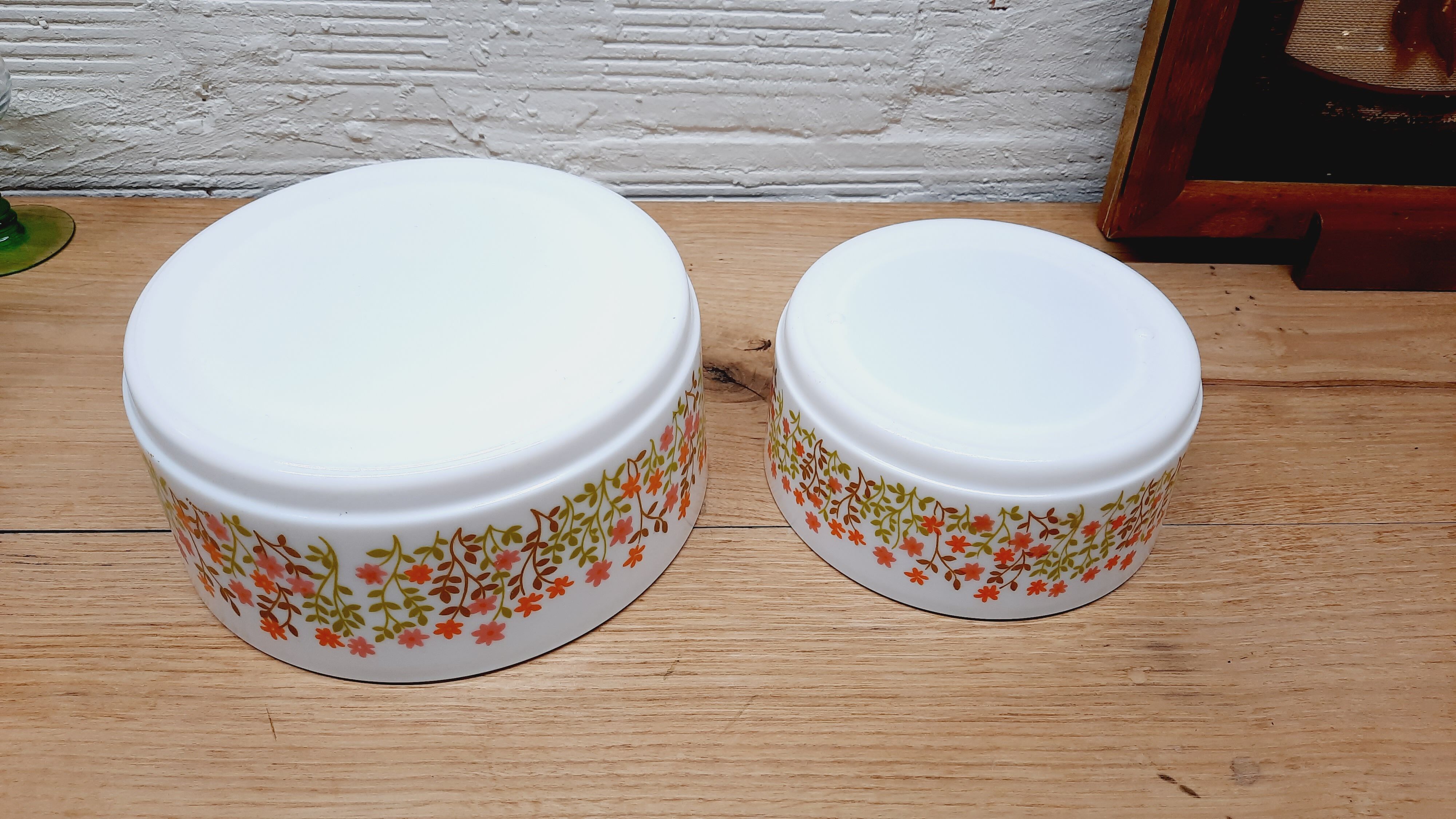 Lot 2 salad bowls Arcopal small flowers