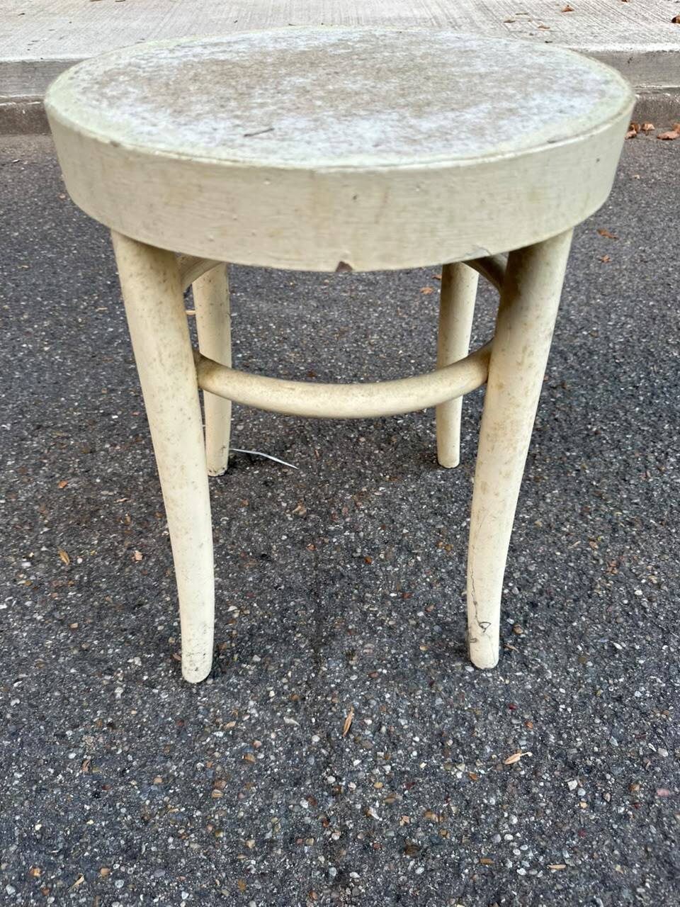 Tabouret rond vintage en bois courbe style bistro