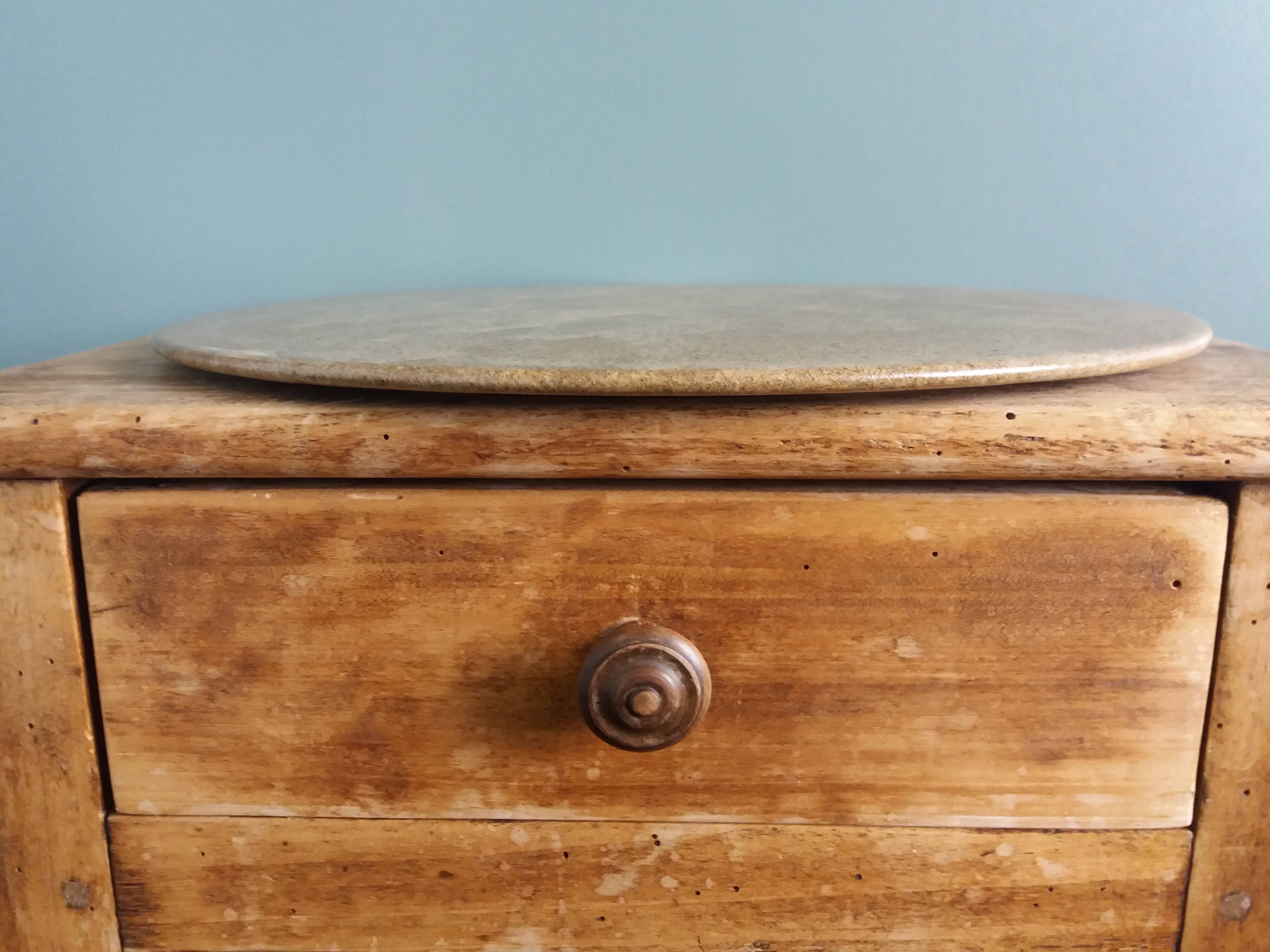 Round tray display for cake or cheese stoneware trivet