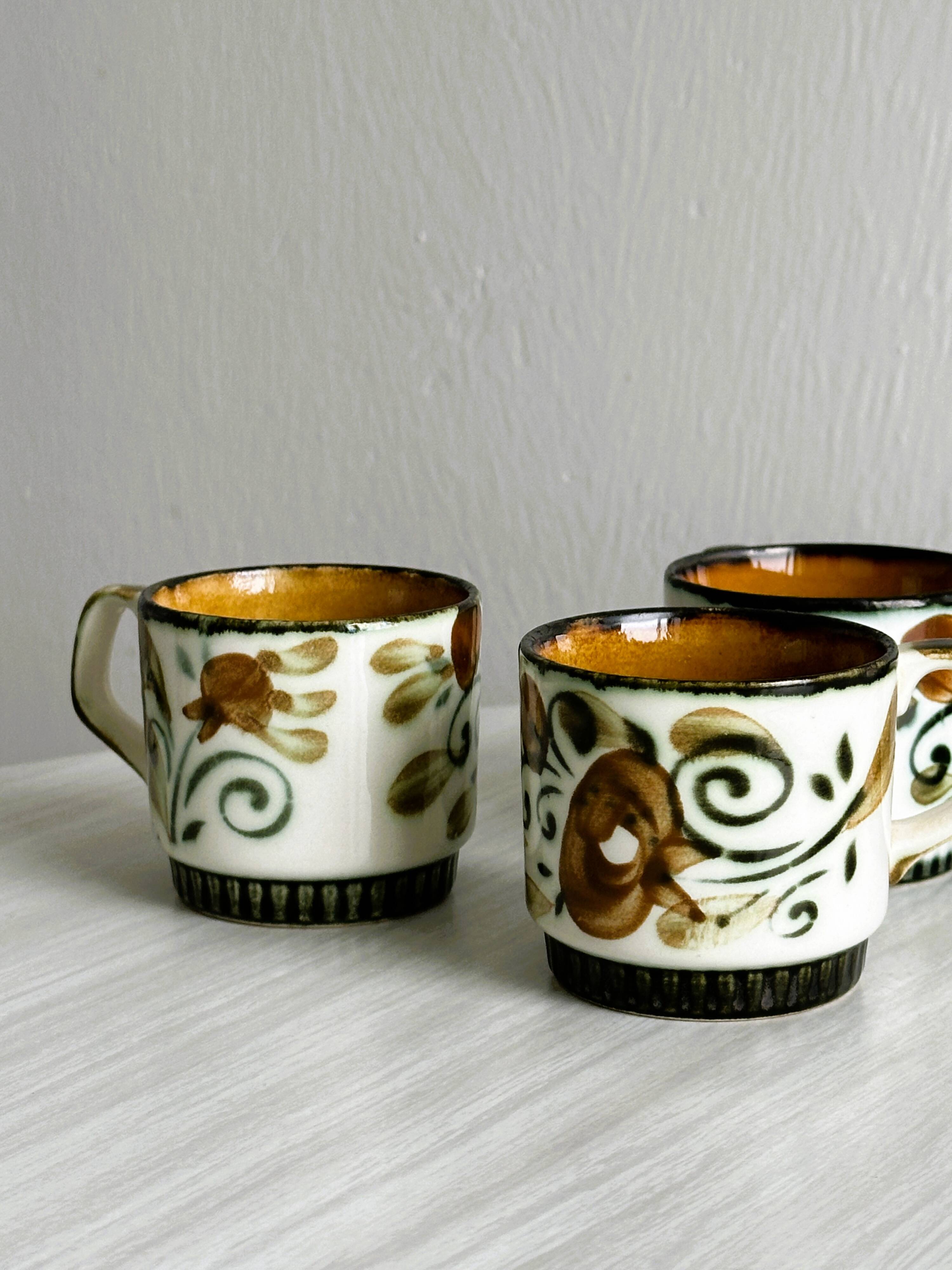 4 tasses à expresso en céramique
