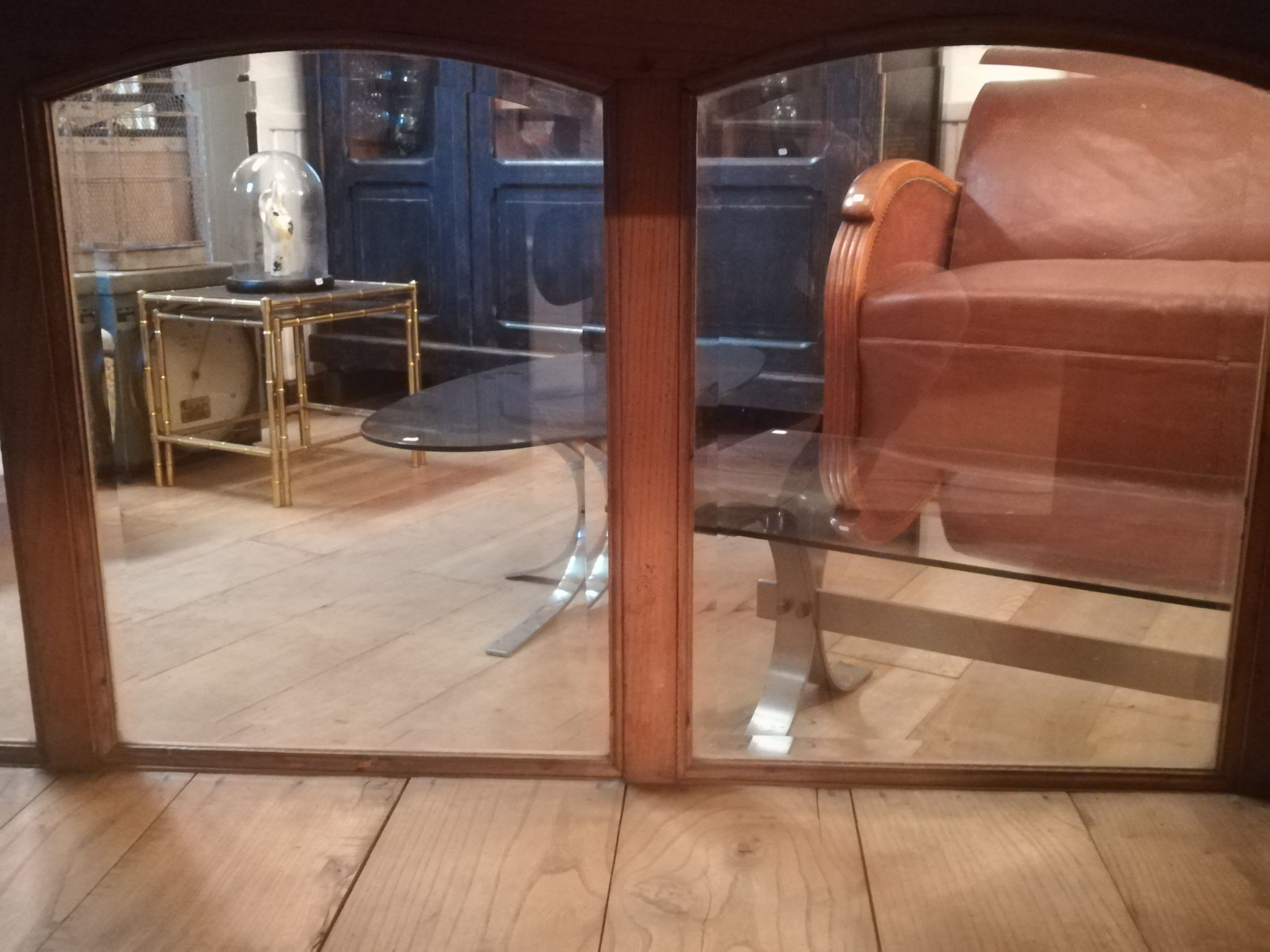 Art deco showcase counter in elm