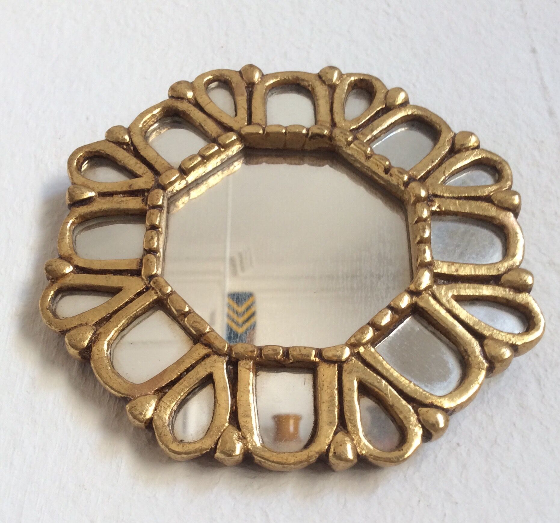 Miroir, cadre en bois doré à la feuille d’or - 14 x 14