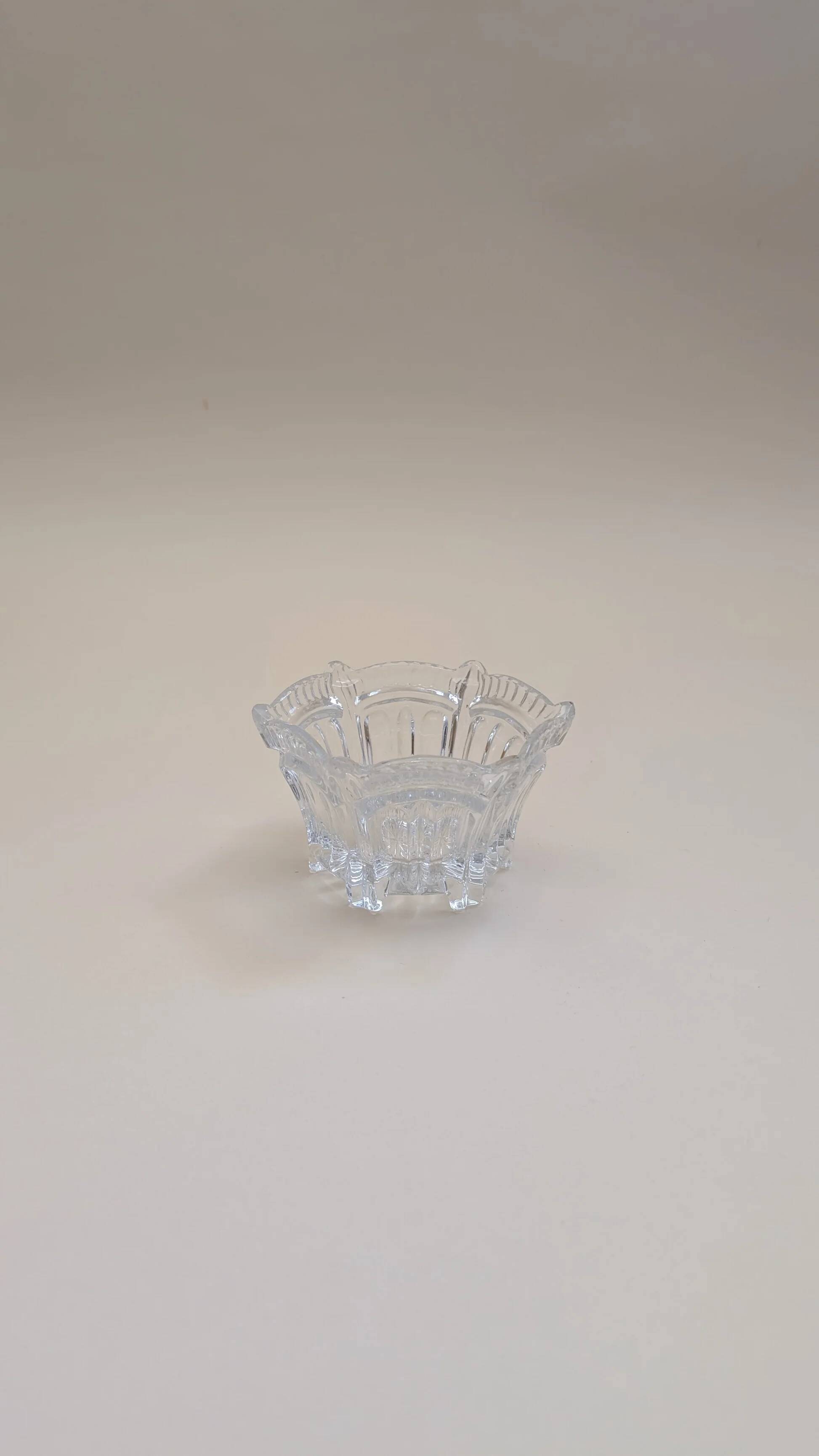 Glass pocket emptier