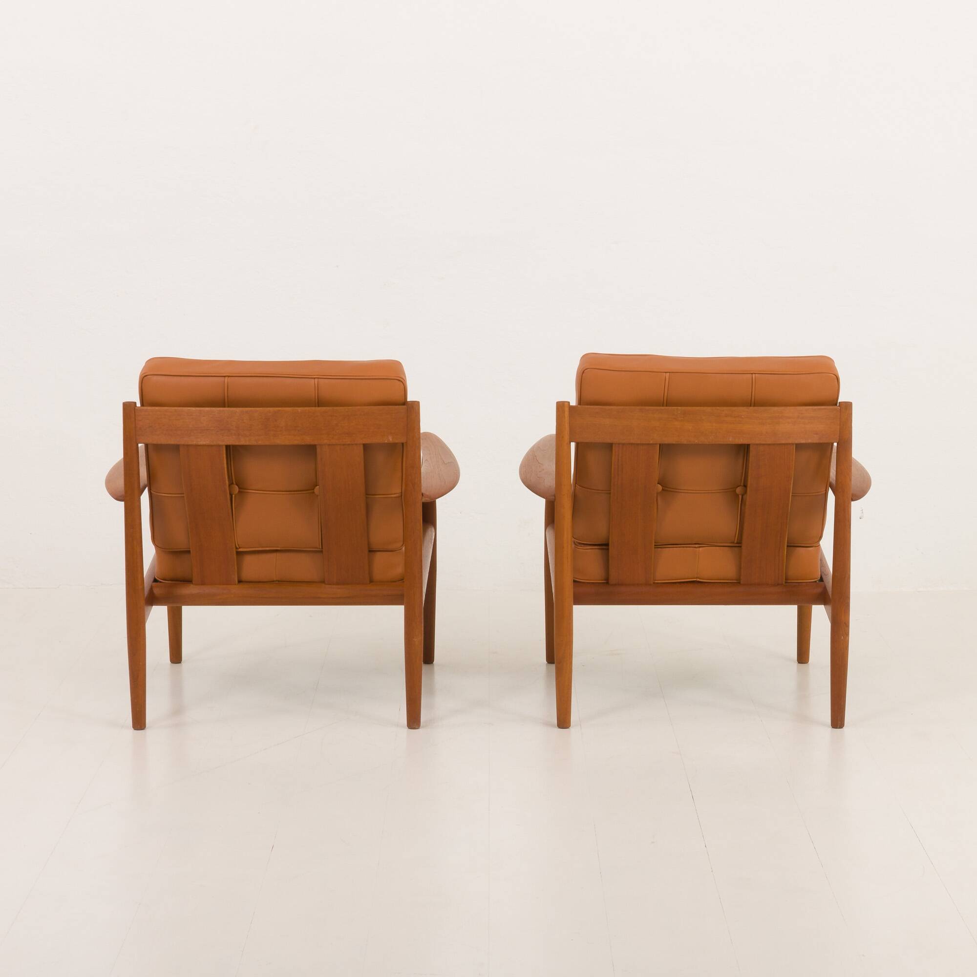 Rare Grete Jalk teak lounge chairs in aniline cognac leather for Cado