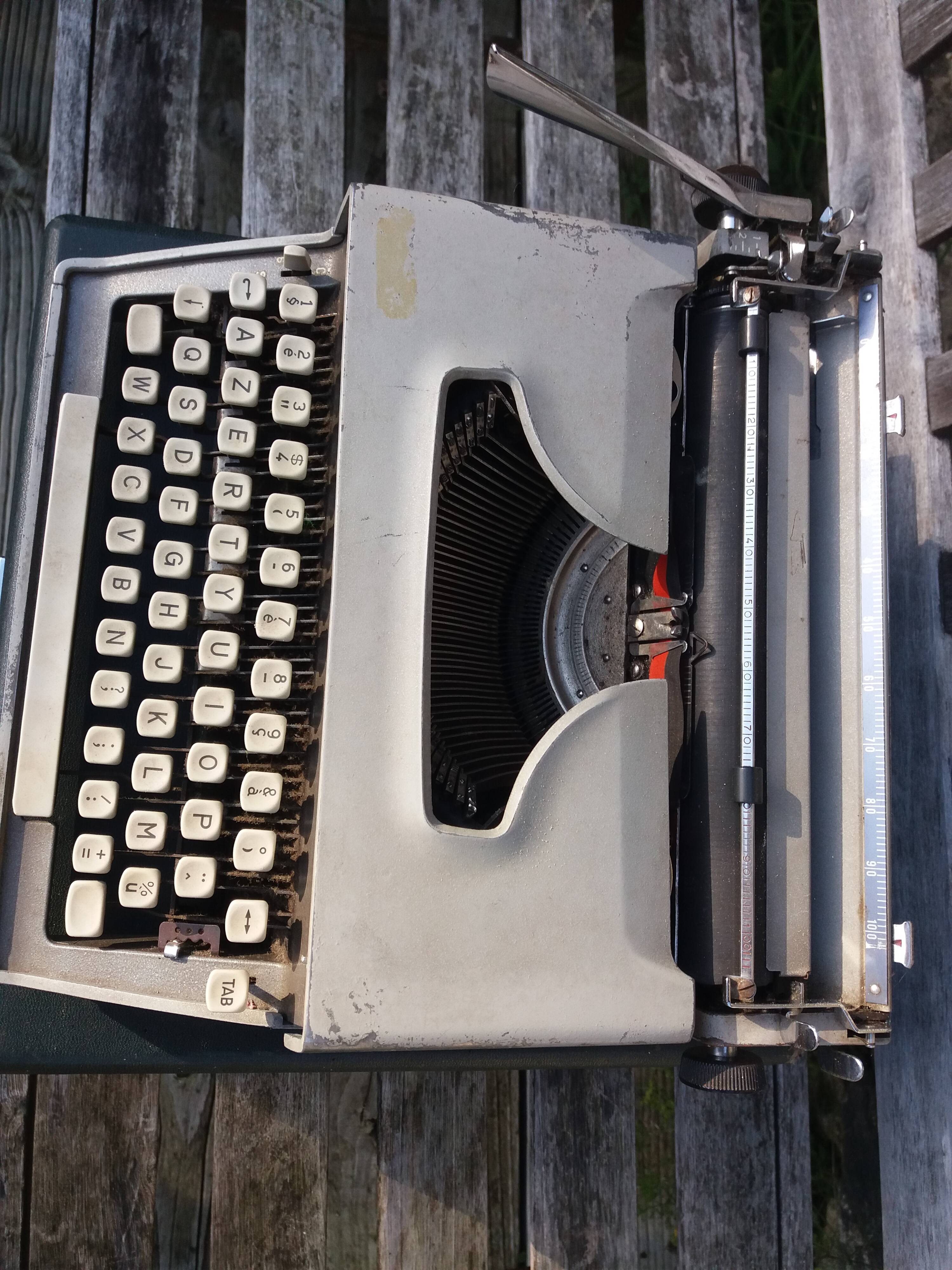 Machine à écrire portative Remington Monarch dans boite Underwood