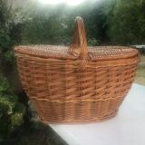 Wicker basket with lid