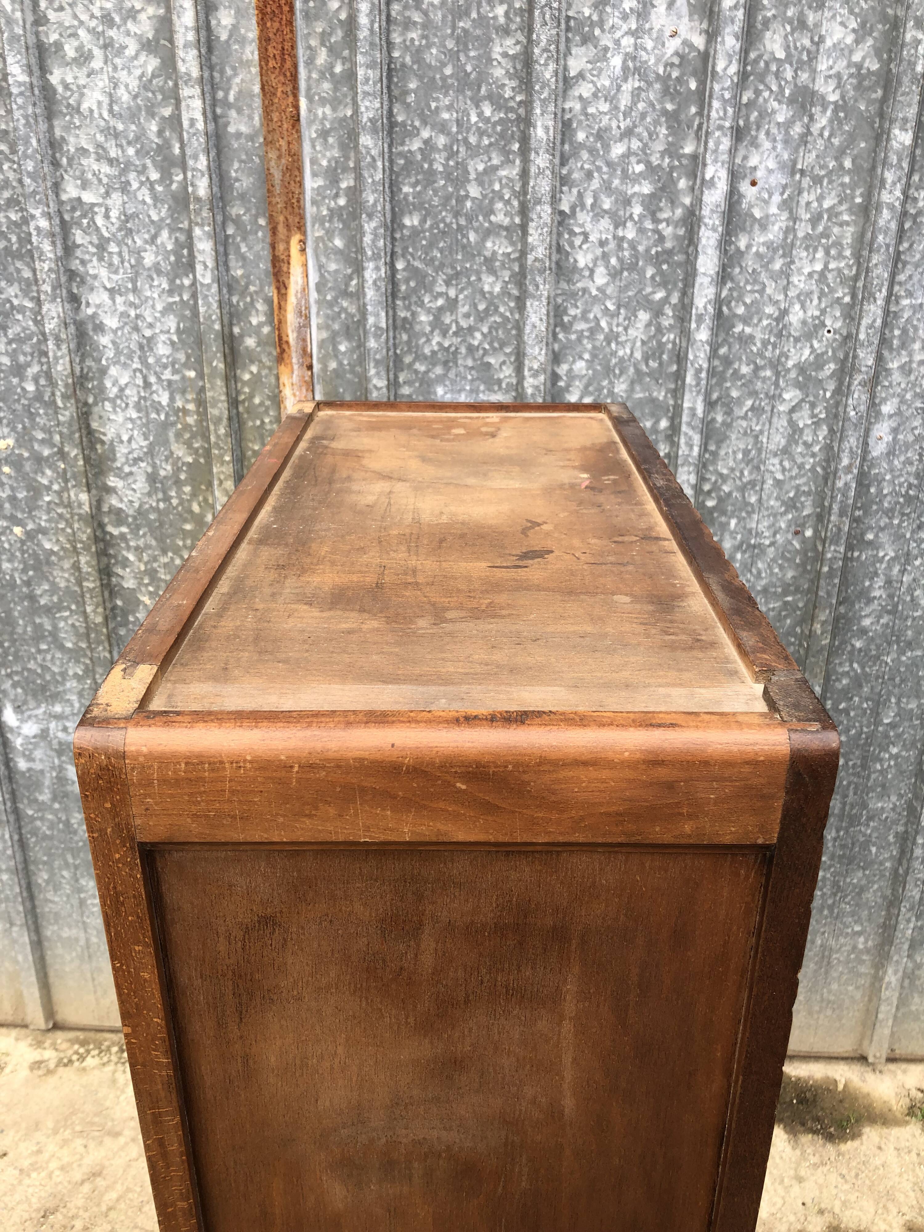 Art deco oak display cabinet with 1 glass door.