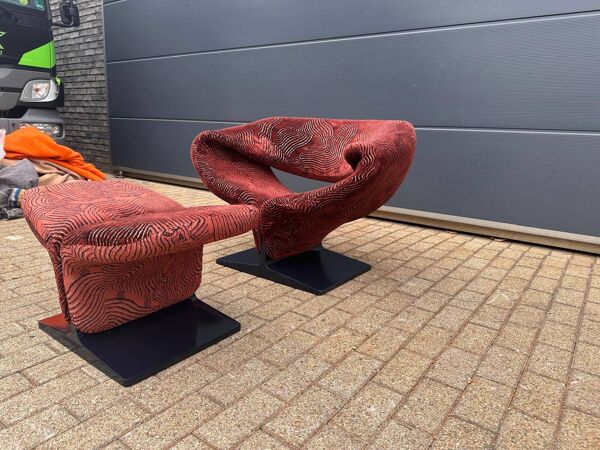 Artifort Ribbon chair van Pierre Paulin + Ottoman, stof Pierre Frey