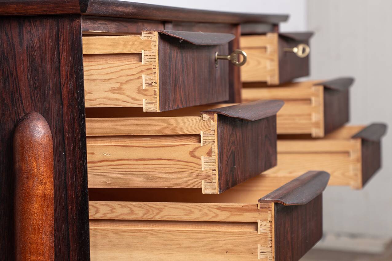 Bureau danois en palissandre et piètement en teck, Johannes Andersen 1960