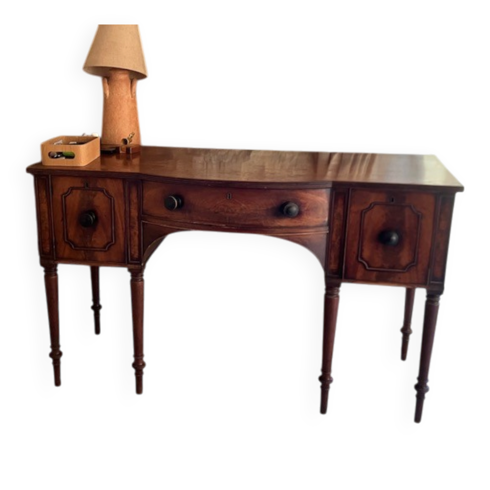 George III curved buffet in cherry wood, late 18th century.