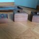 Ensemble de 3 boites en bois sur plateau set de bureau ou de fumeur