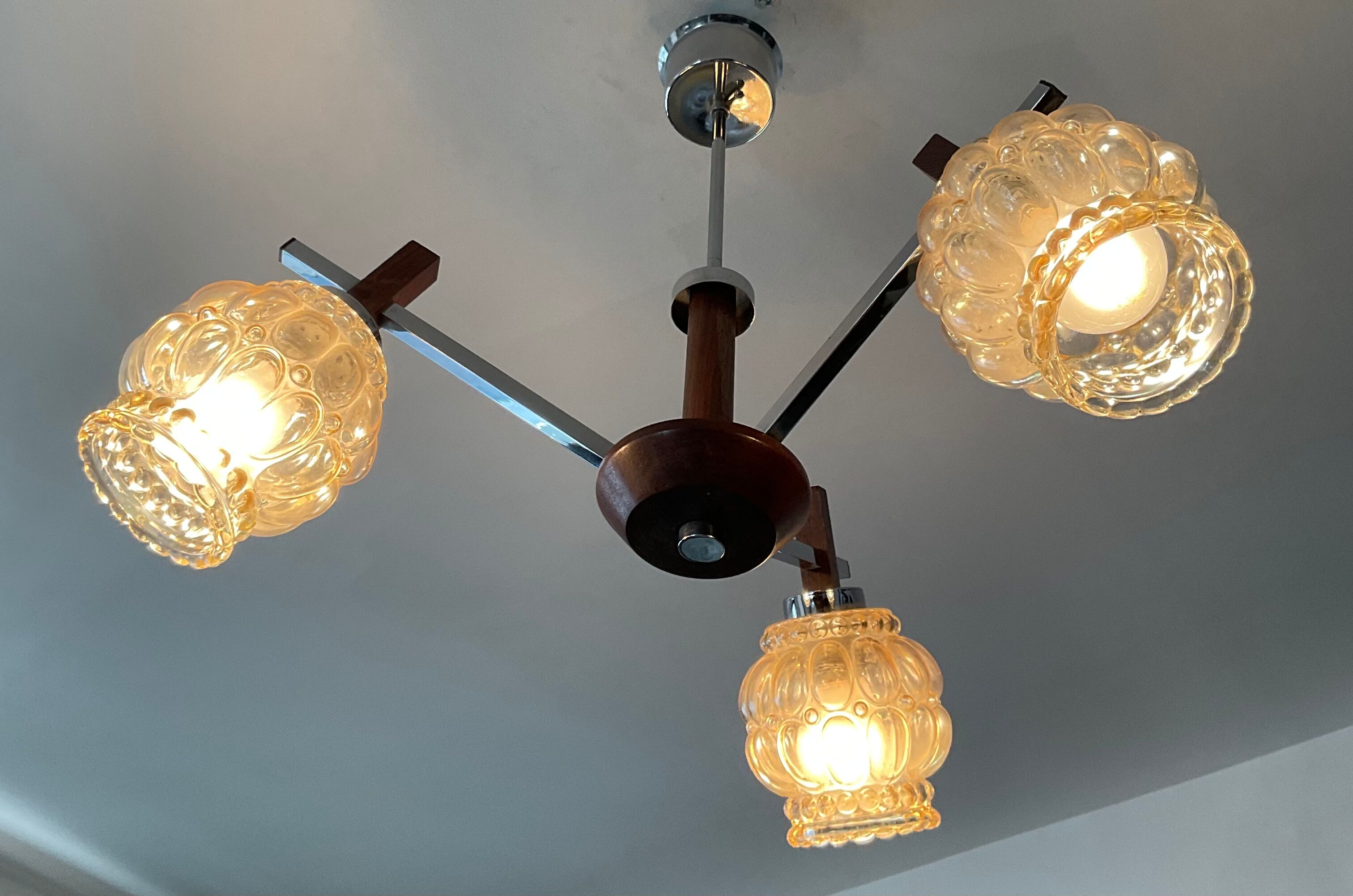 Lustre scandinave années 60 en teck et métal chromé