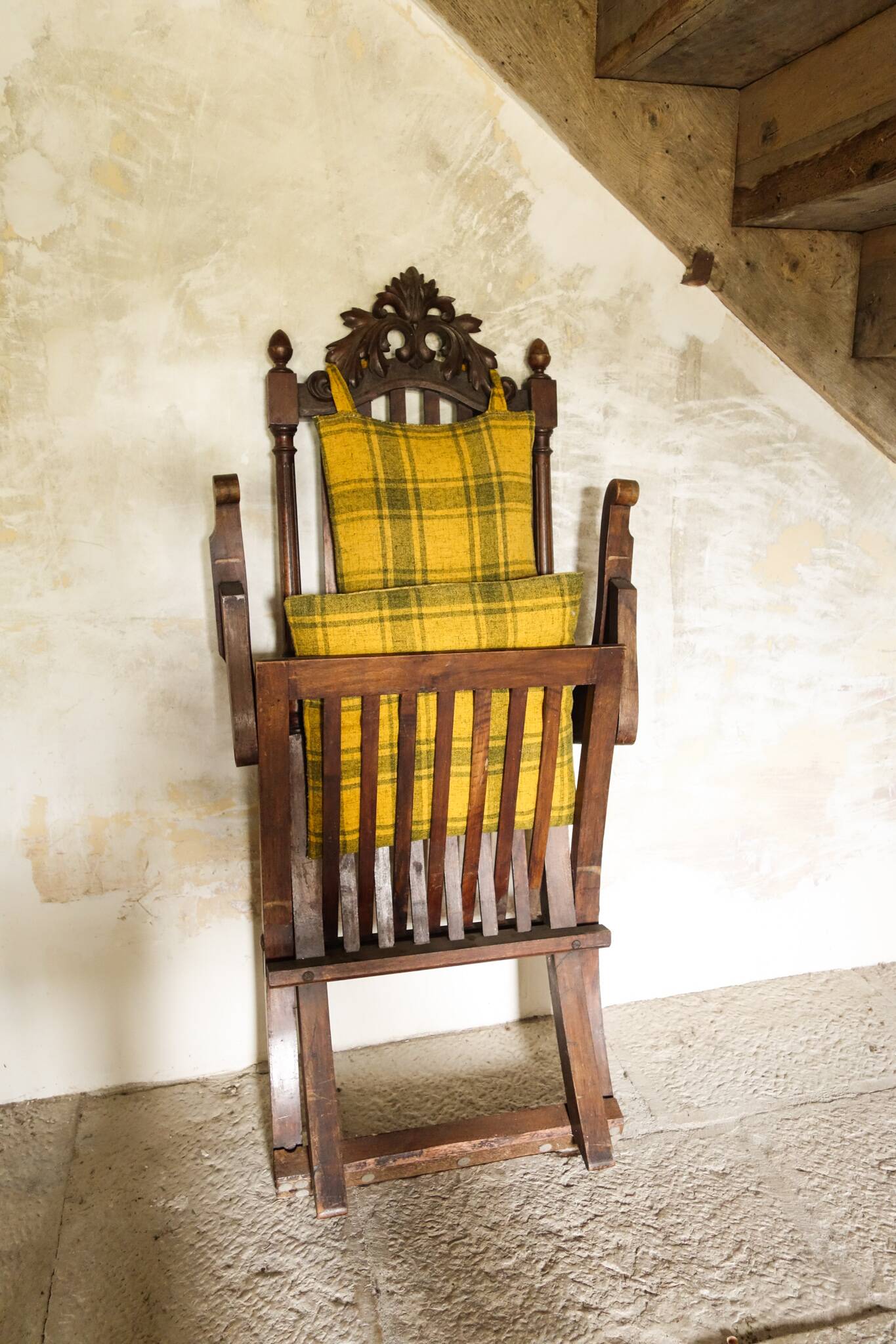 Colonial Folding Armchair