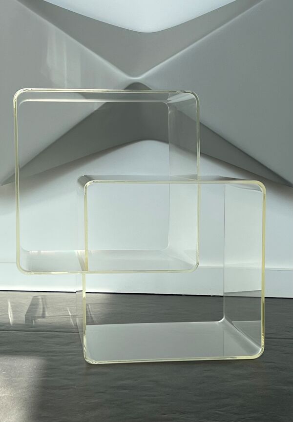 Table d'appoint, étagère cube en plexiglas par Michel Dumas, France 70's