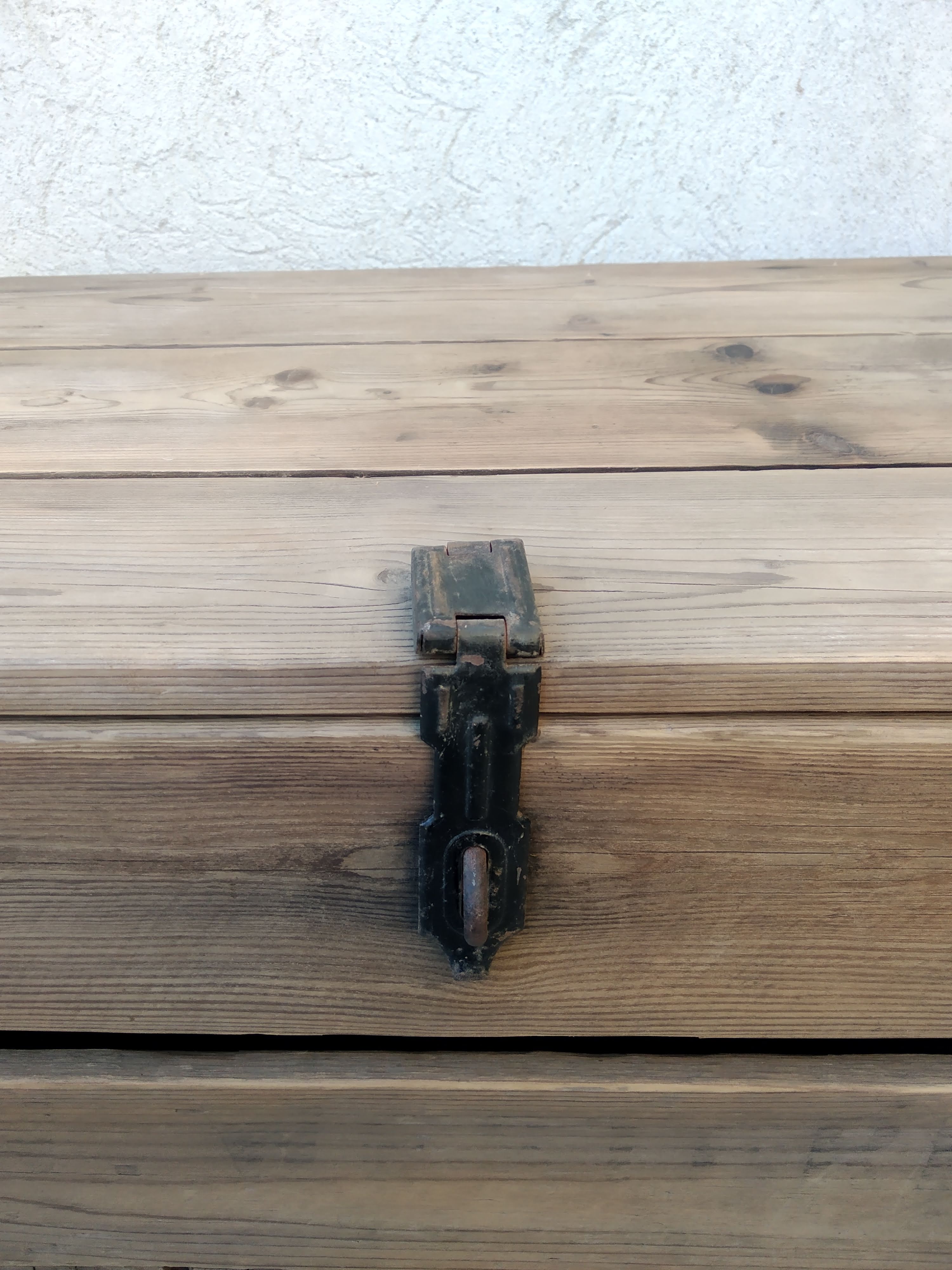 Old wooden box marked V.V Westerlee 1960