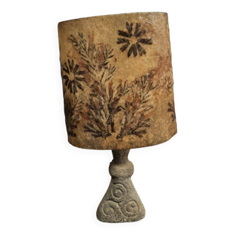 Lampe triskel en pierre reconstituée 1970 abat-jour en résine