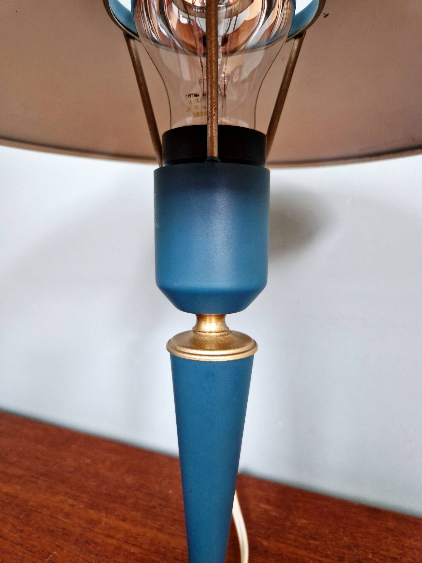 Philips tripod lamp, model Bijou, design by Louis Kalff, 1950