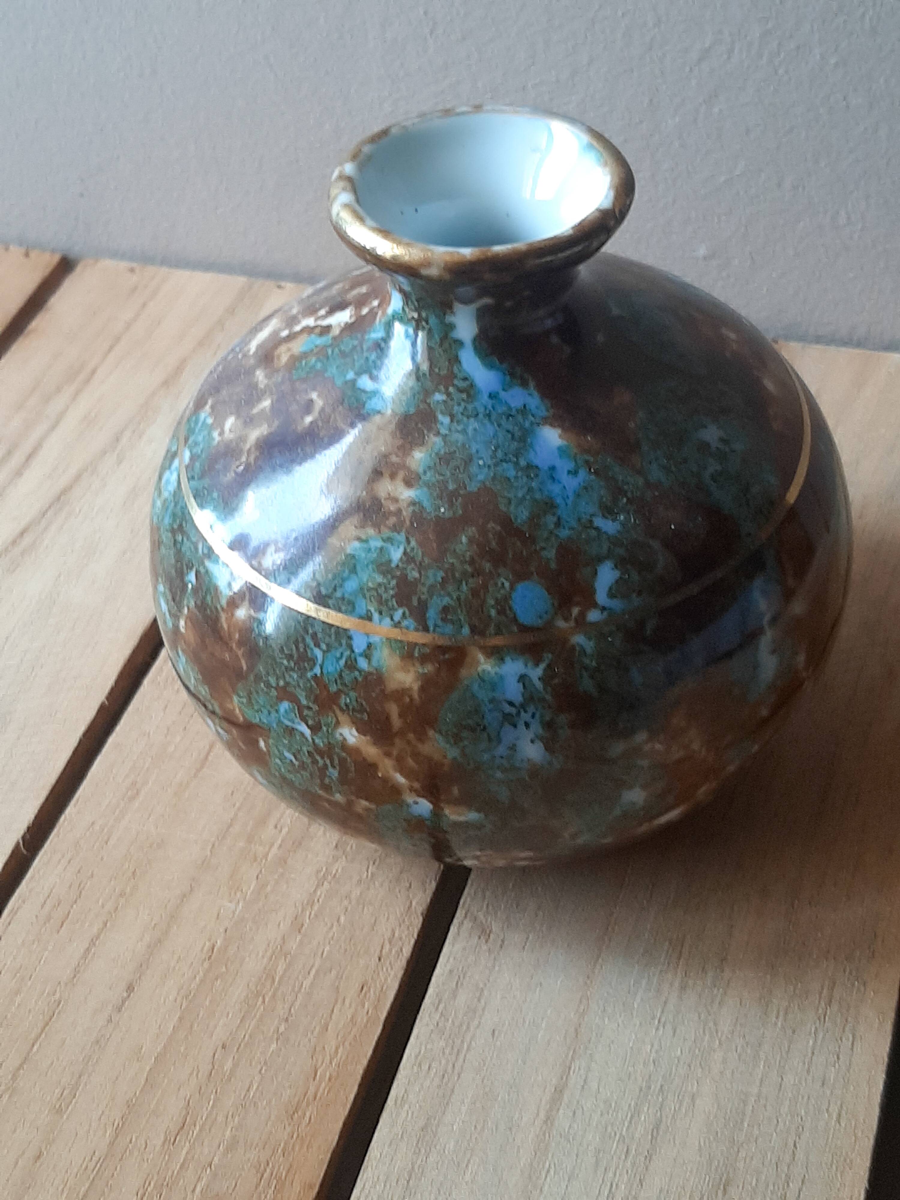 Single-flower vase in glazed Limoges porcelain