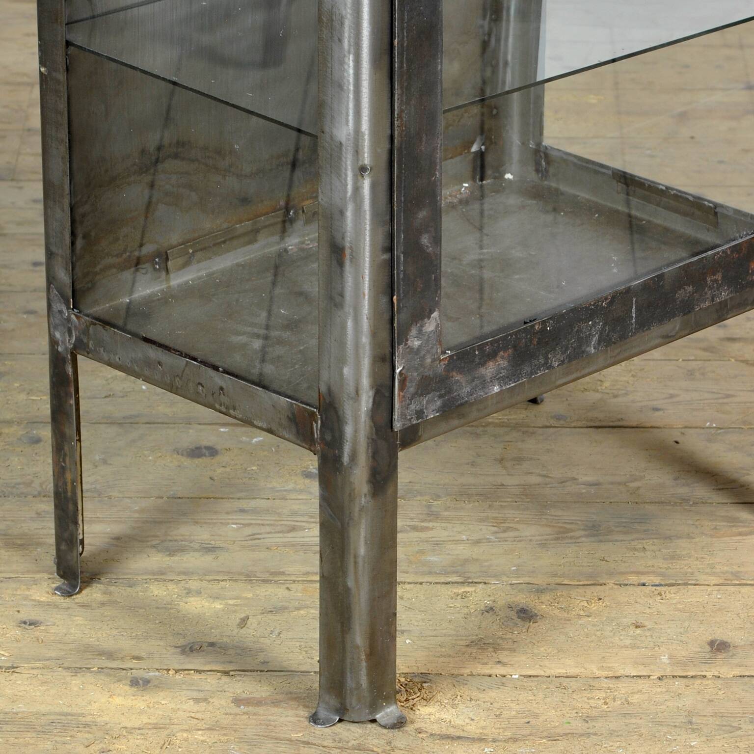 Armoire Médicale En Fer De L'Ukraine, 1970
