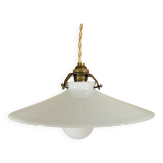 Suspension et rosace, en opaline et porcelaine