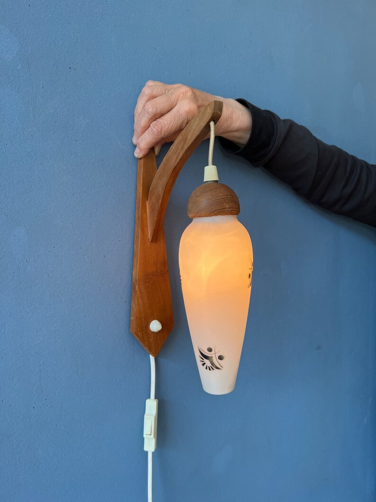 Teak wood wall lamp