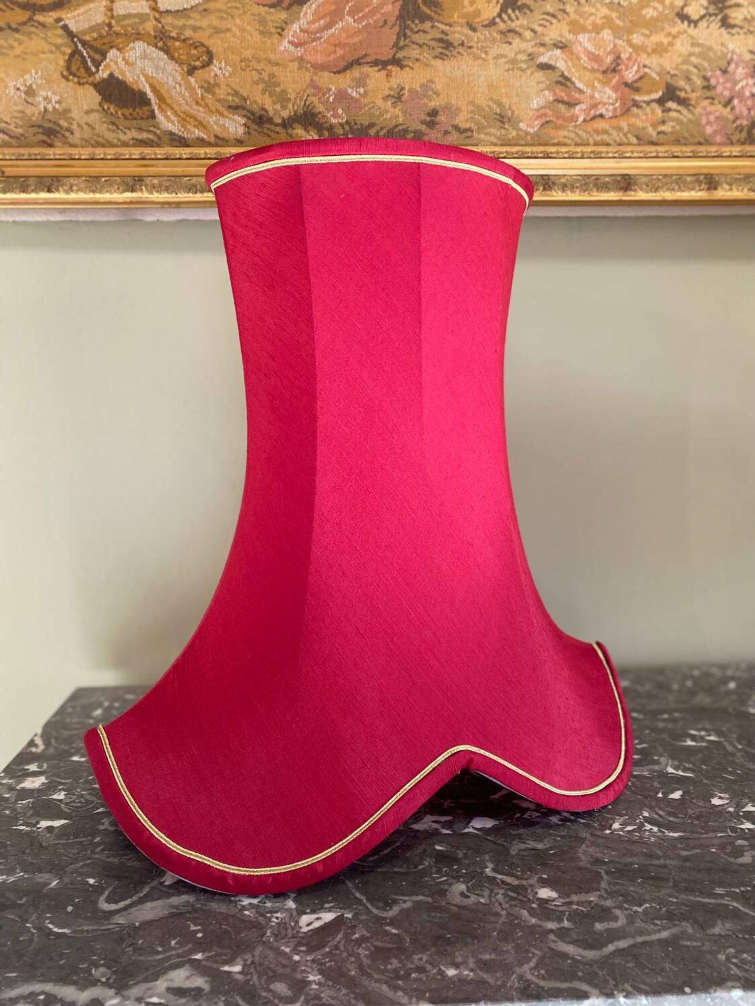 Lampshade in pinkish-burgundy fabric