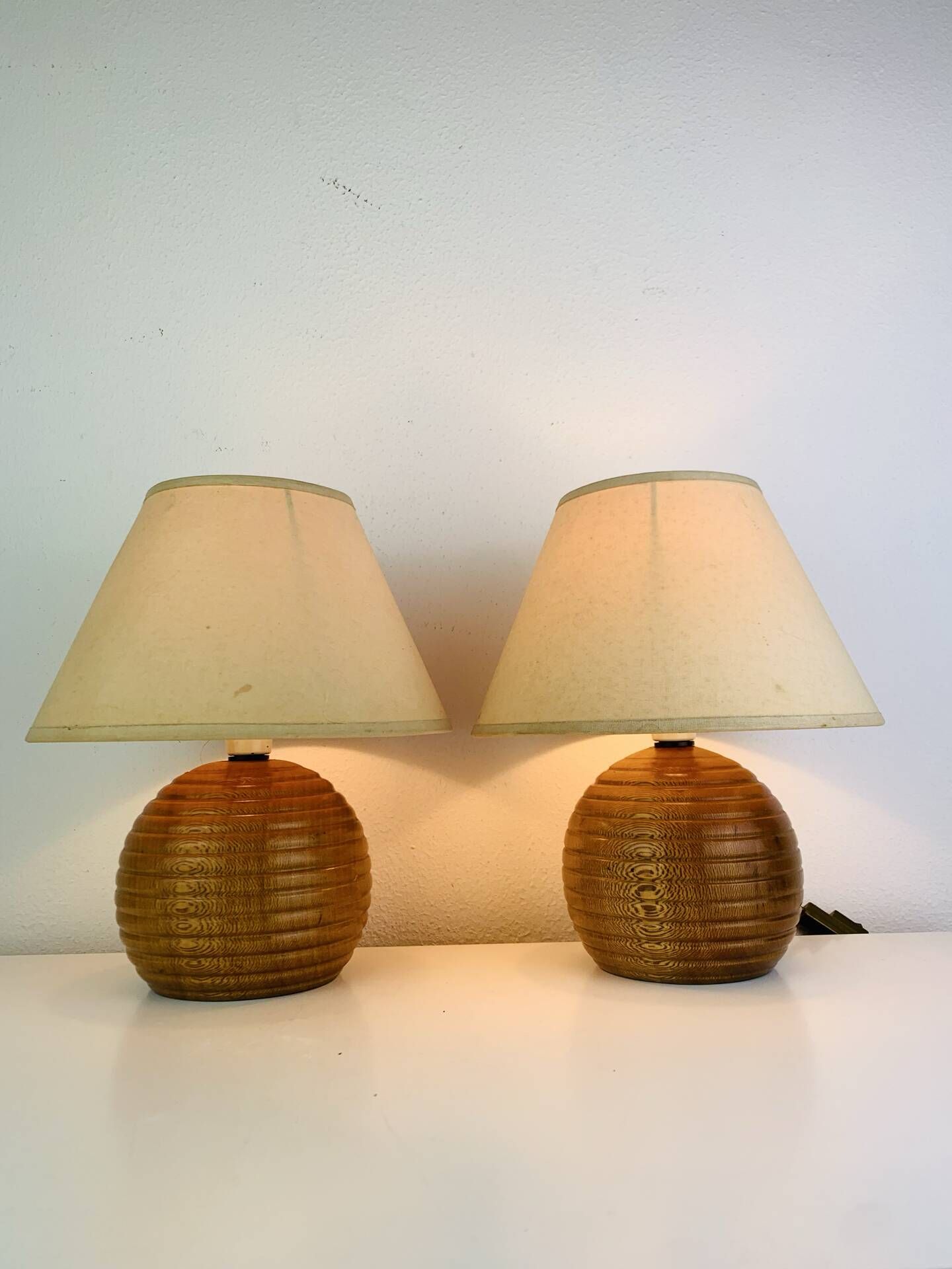 Paire de lampes boules en bois, années 80