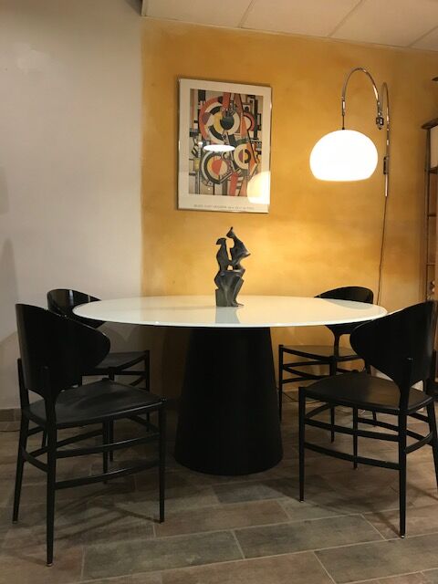 Table totem design