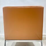 Paire de chauffeuses en cuir camel par Florence Knoll