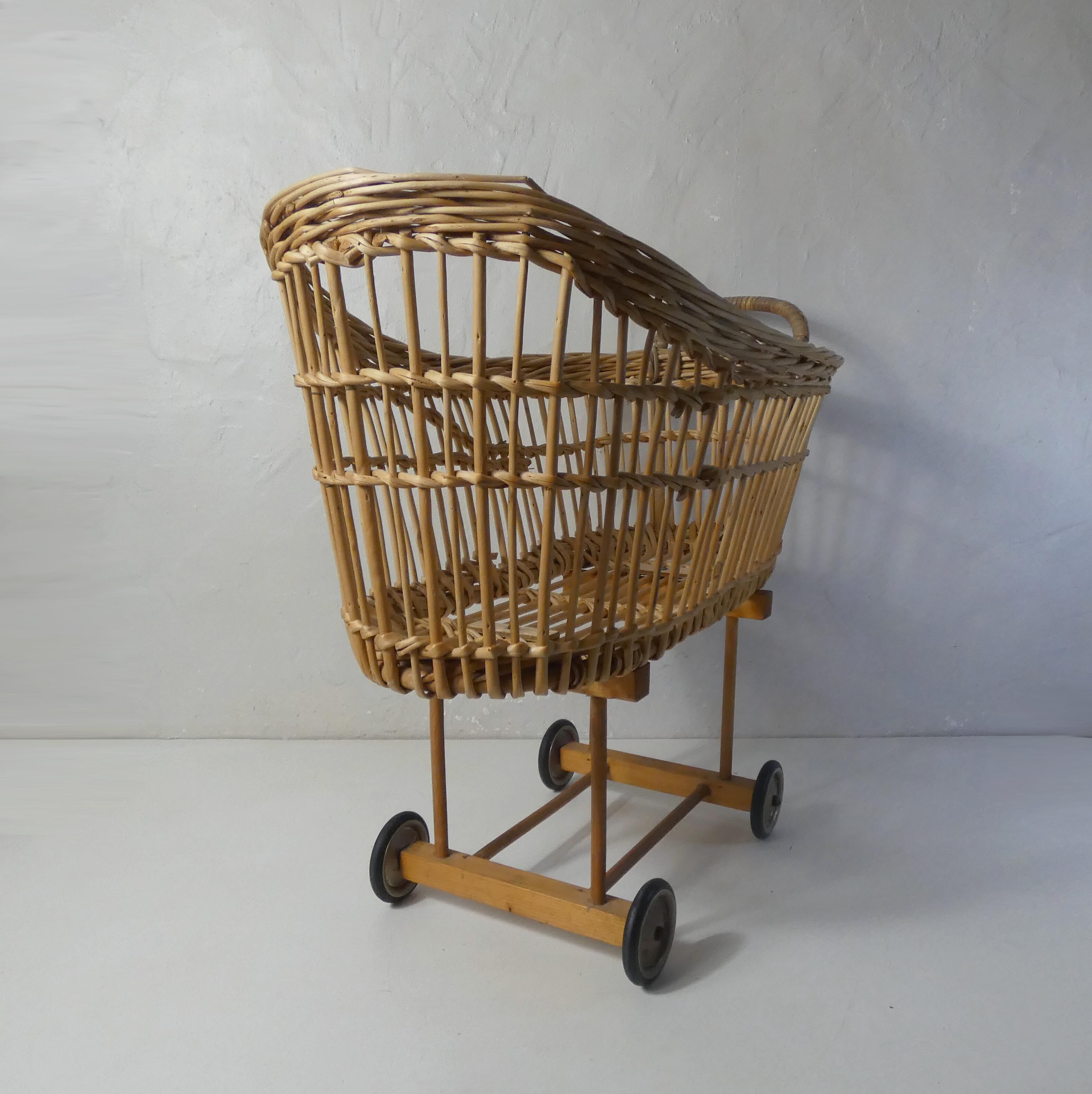 Rattan pram