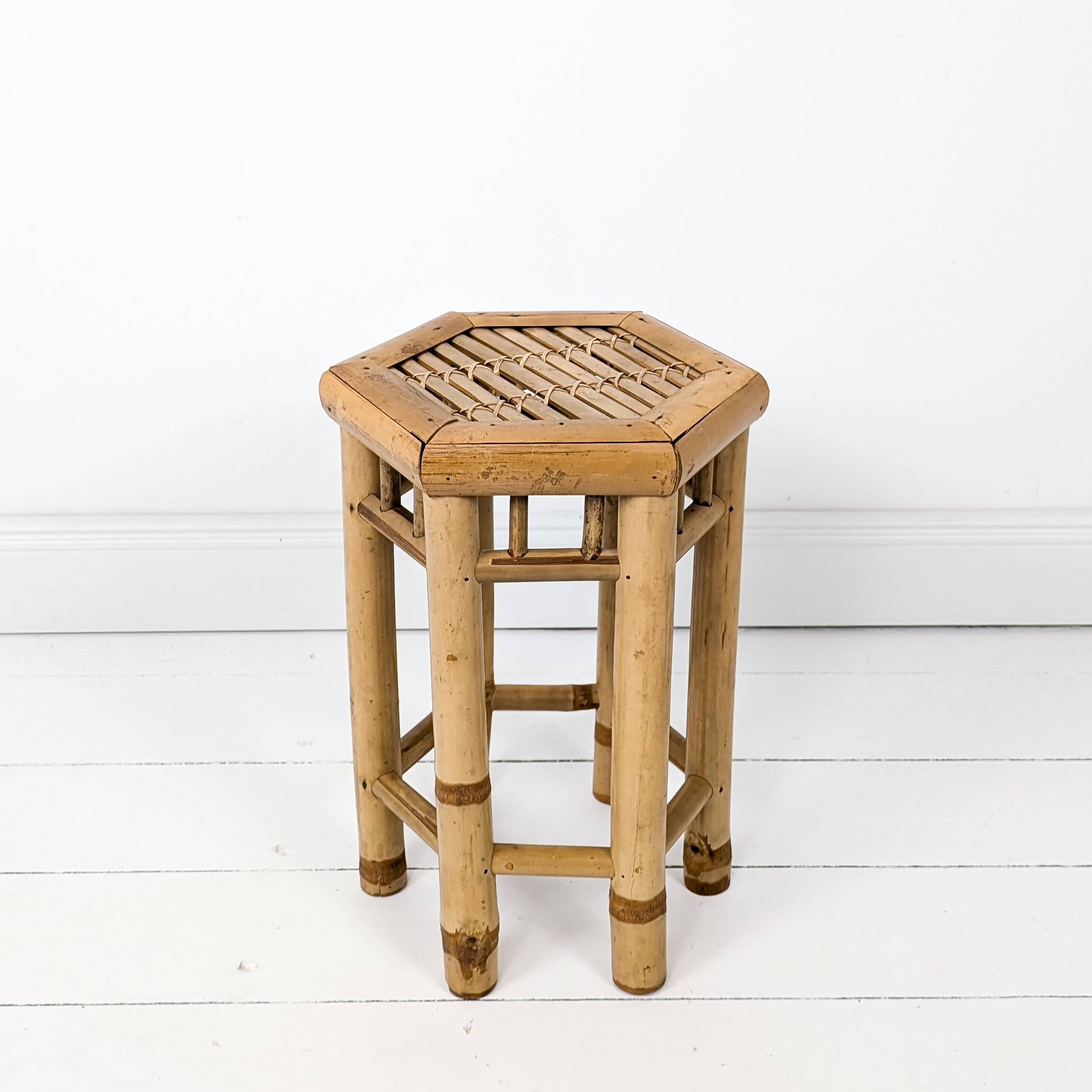 Table d'appoint vintage Tabouret de fleur Banc de fleur Mid Century Bambou Table de nuit Tabouret de