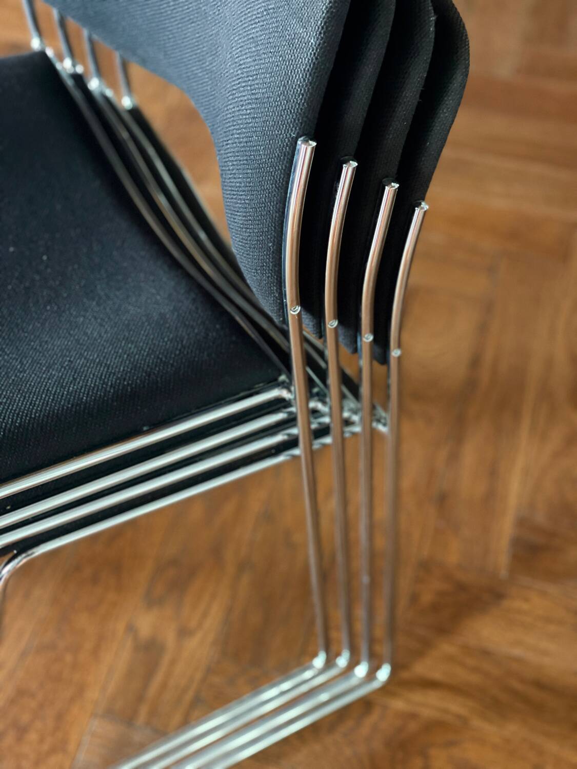 Lot de 4 chaises 40/4 David Rowland pour Howe – État exceptionnel