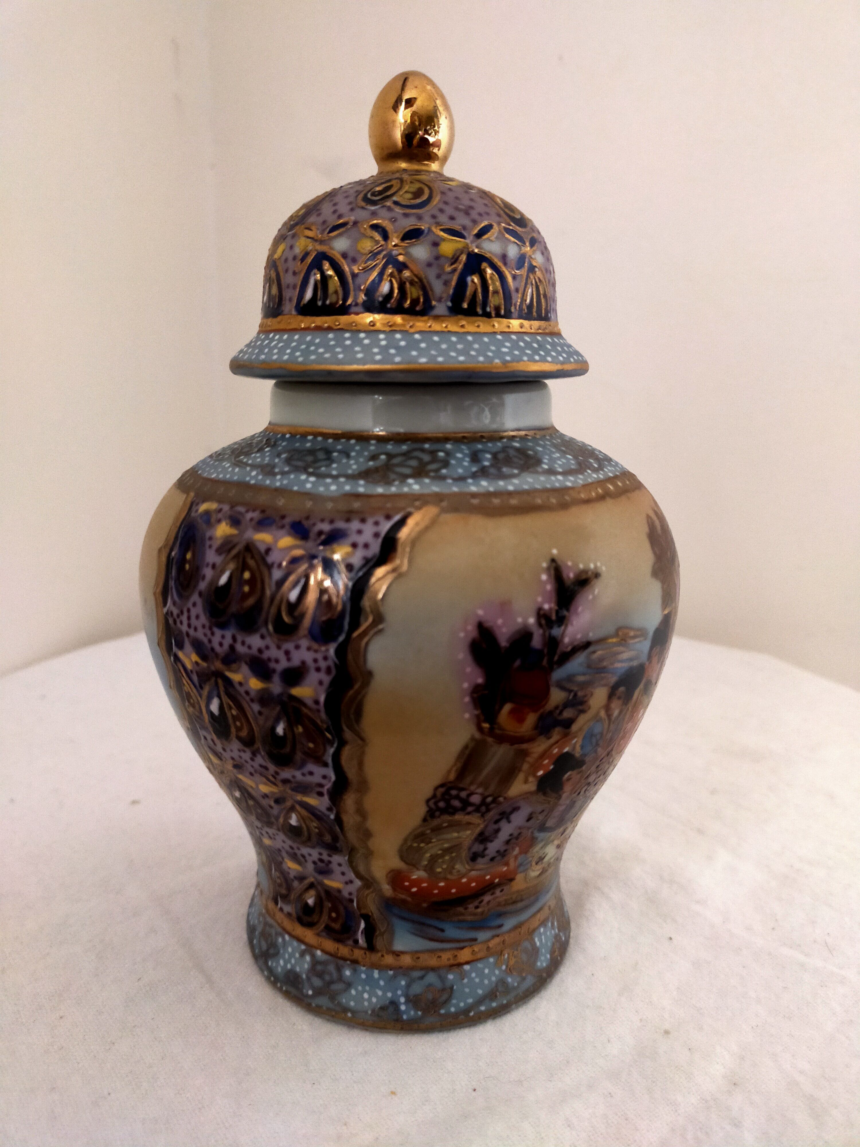 Vase or ginger or spice jar with handmade Satsuma lid
