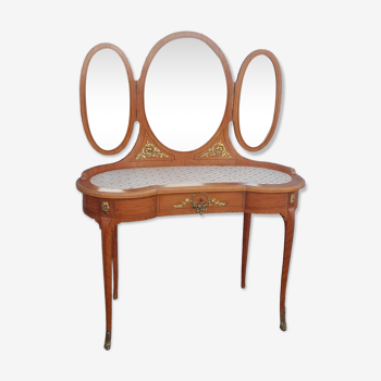 Old kidney dressing table