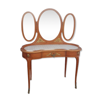 Old kidney dressing table