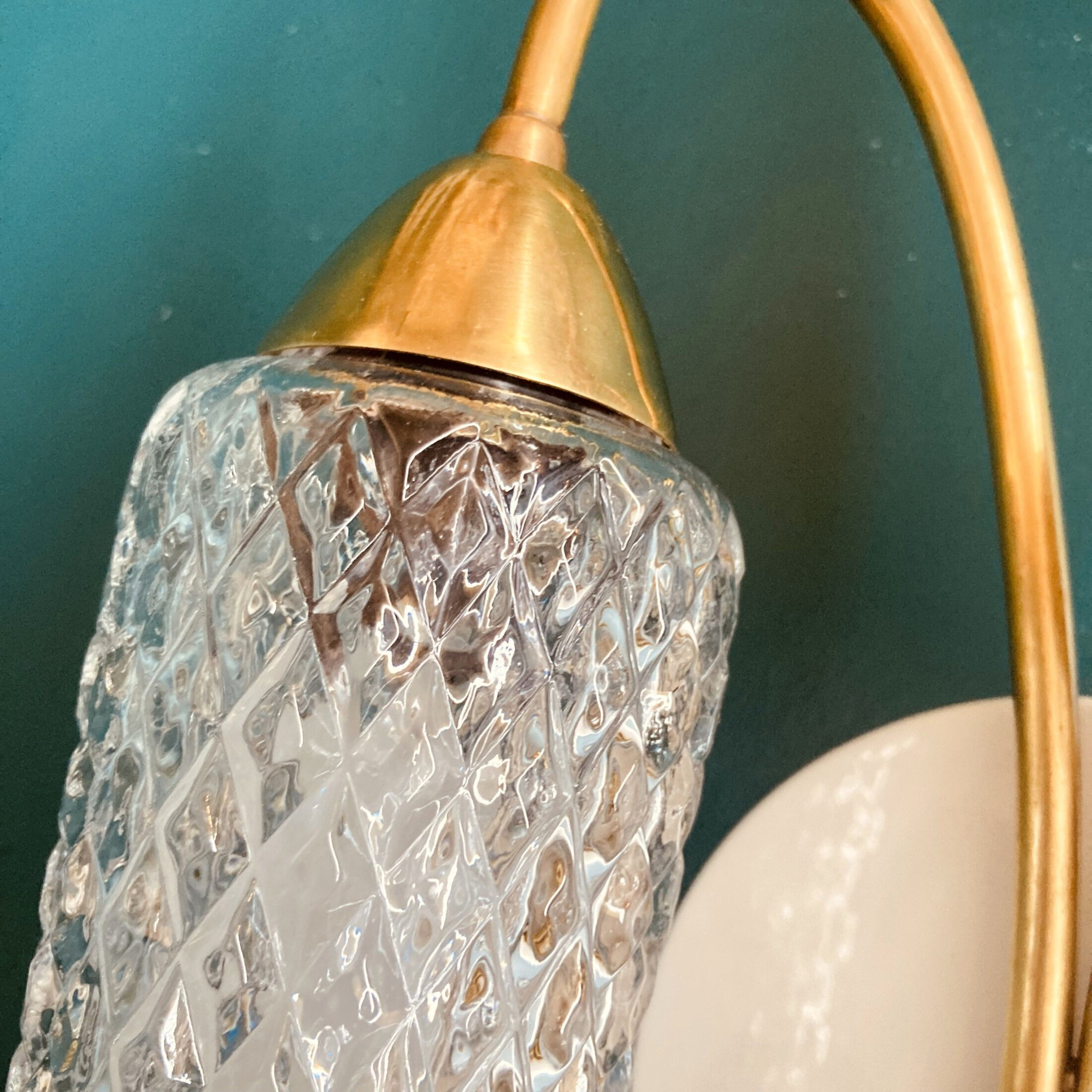 Lampe art déco / art nouveau en bronze argenté. Tulipe en pate de verre