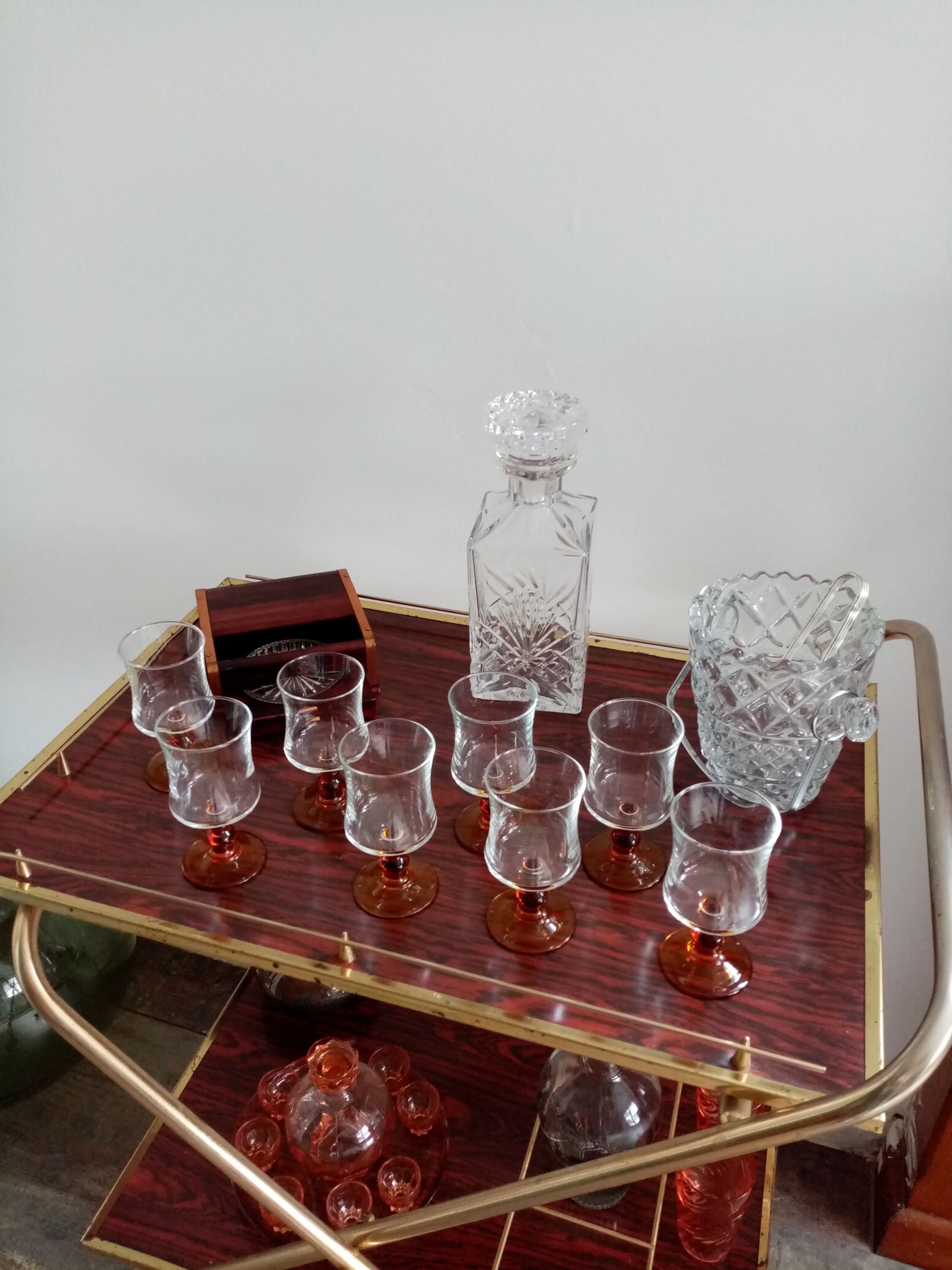 Standing water glass