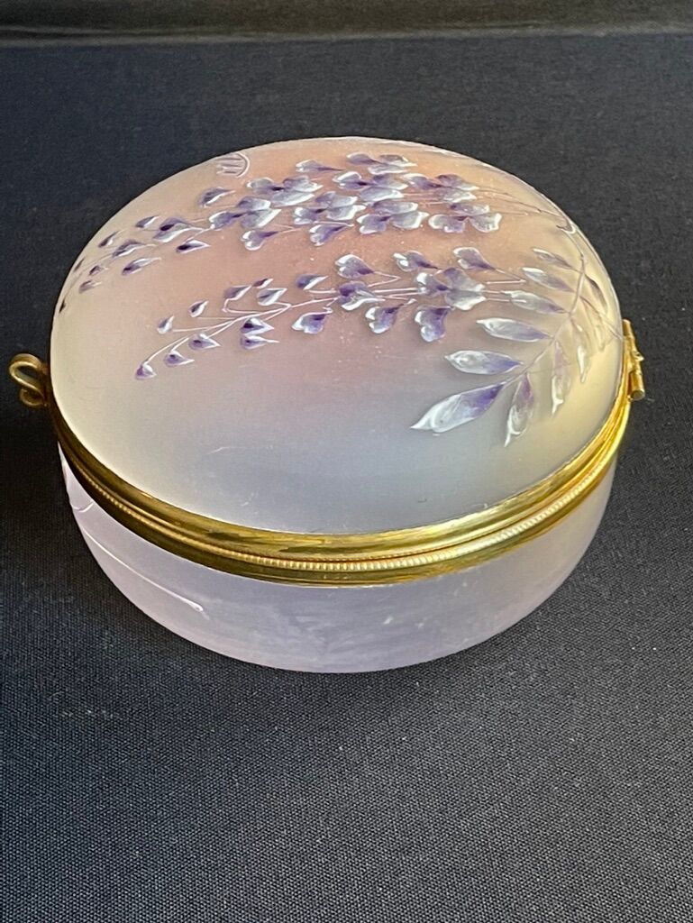 Enamelled candy maker