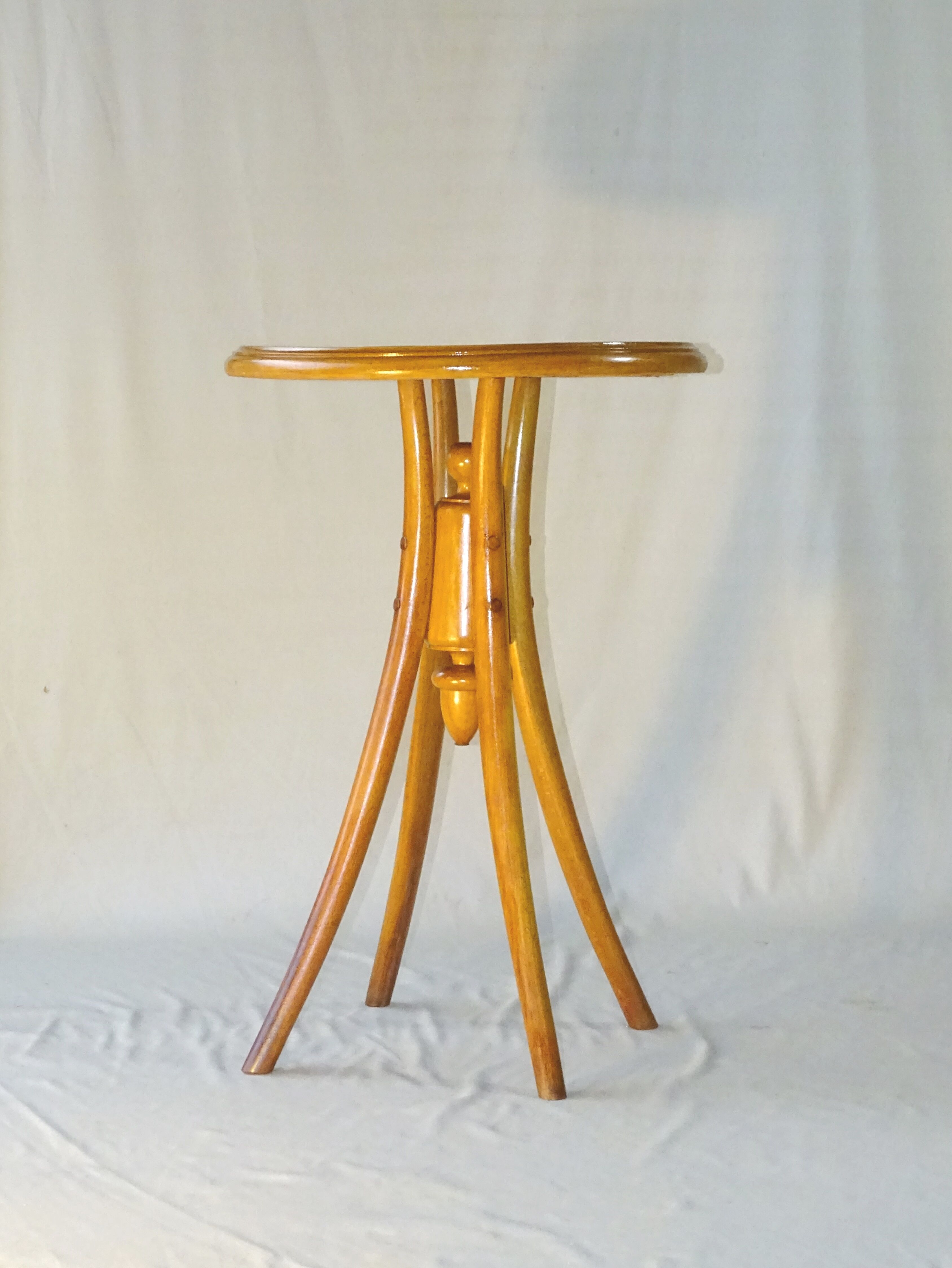 Table d'appoint ou d'entrée par Fischel bistrot 1900