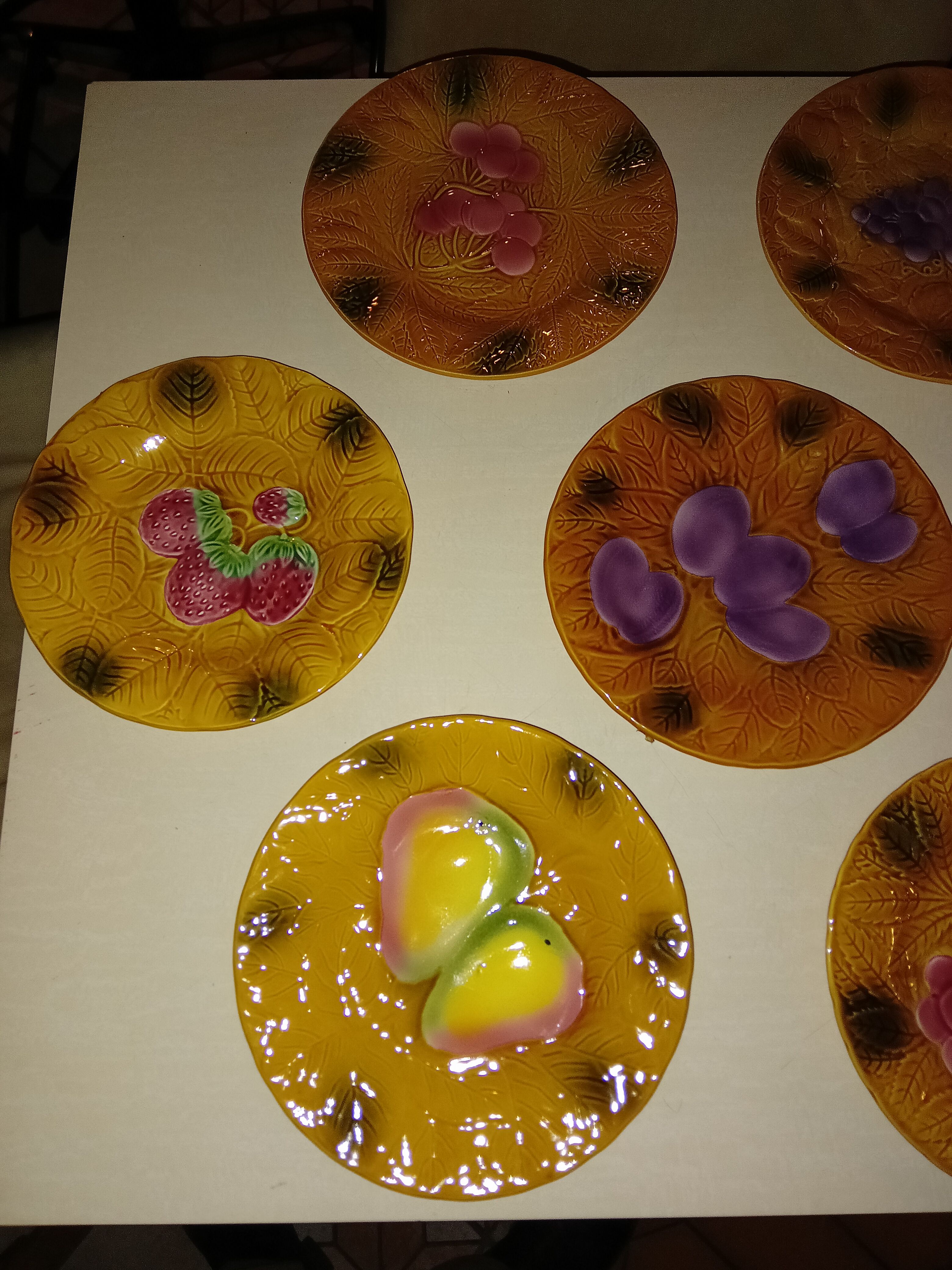 Six slurry dessert plates