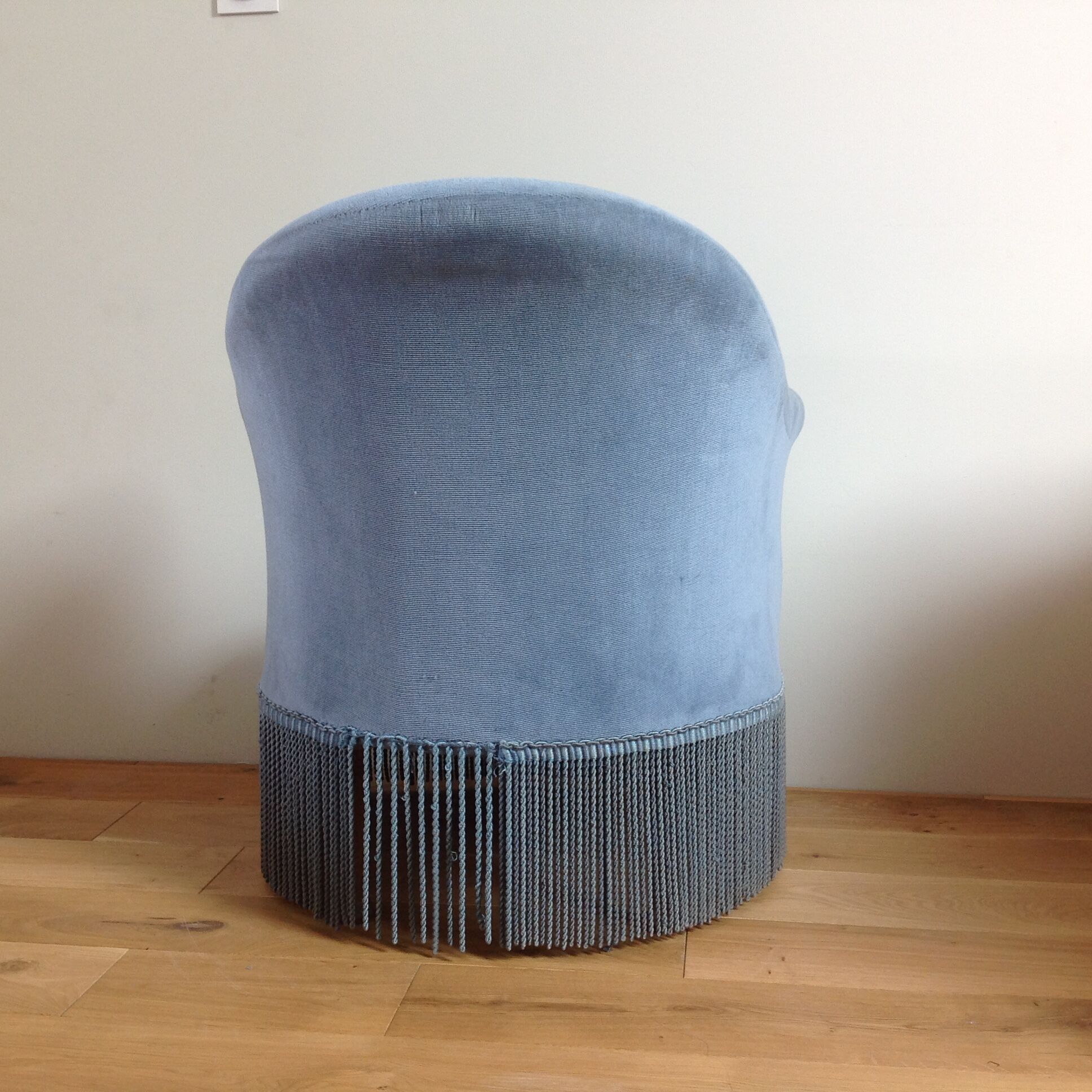 Blue velvet toad armchair