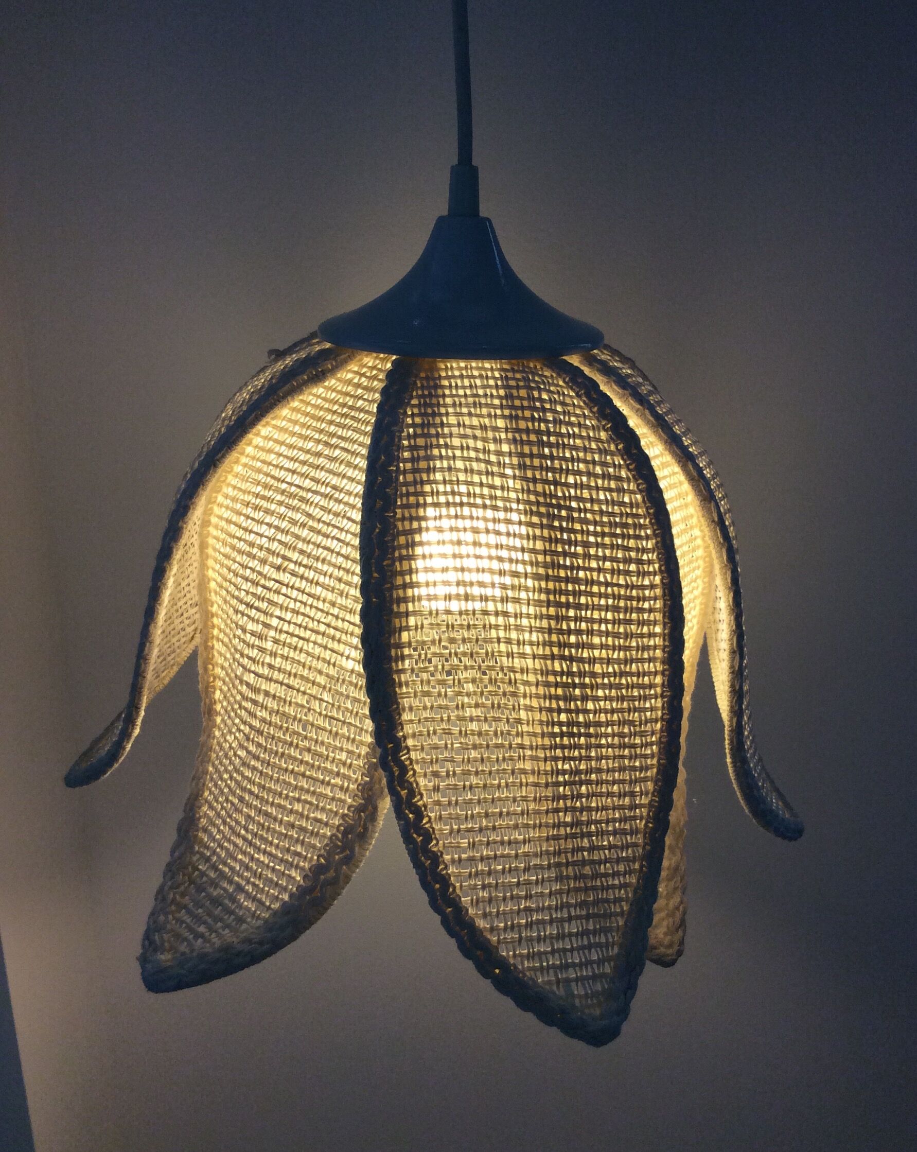 Vintage flower hanging lamp