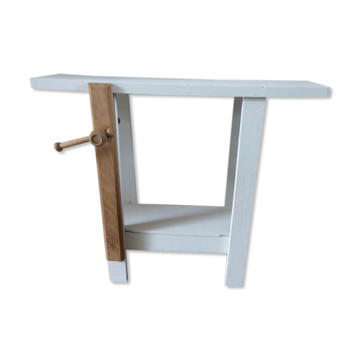 Etabli d'enfant avec ses outils