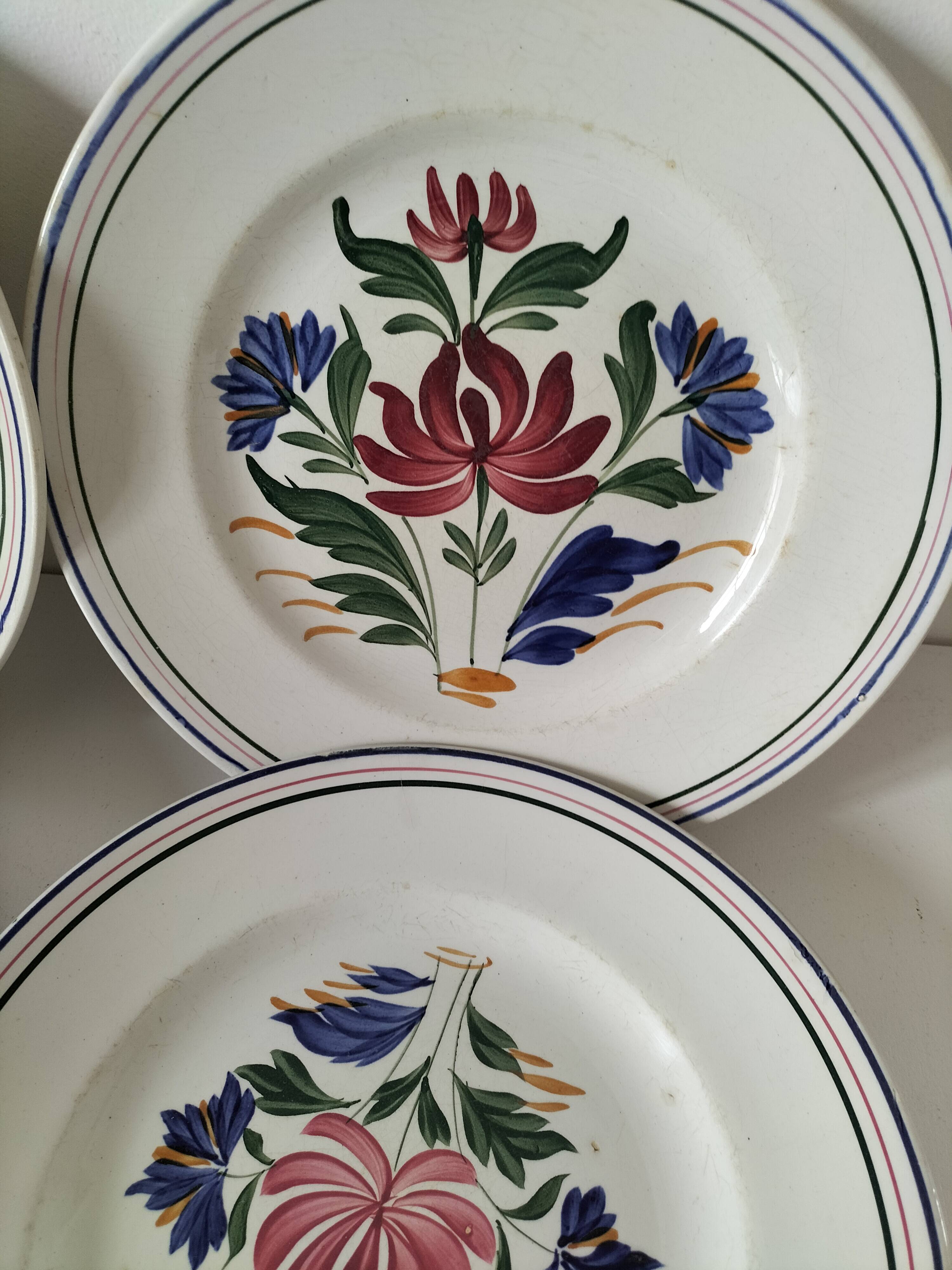 Set of 8 Saint Amand plates with stylized flower decoration 4122