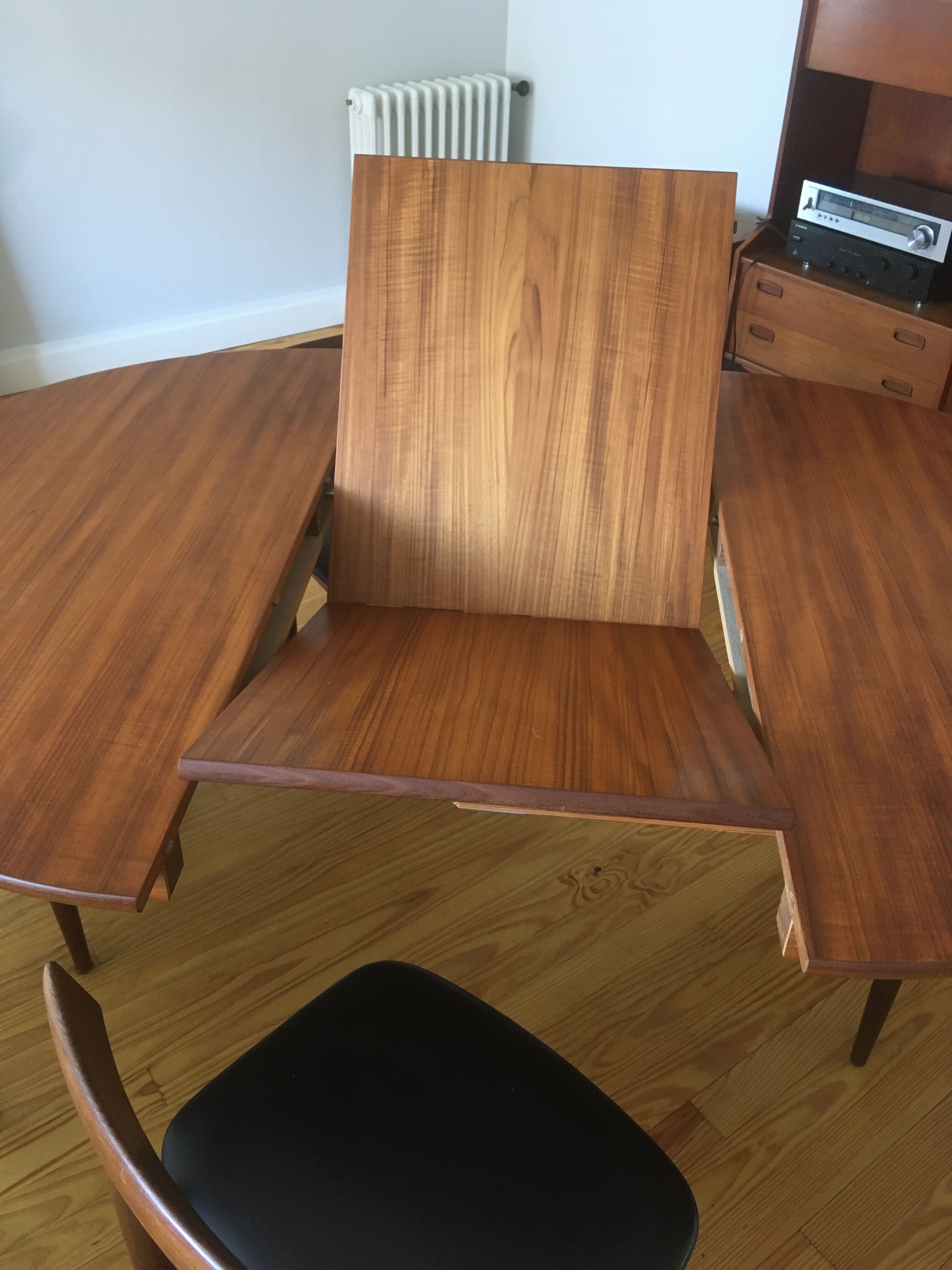 Round table and 4 chairs