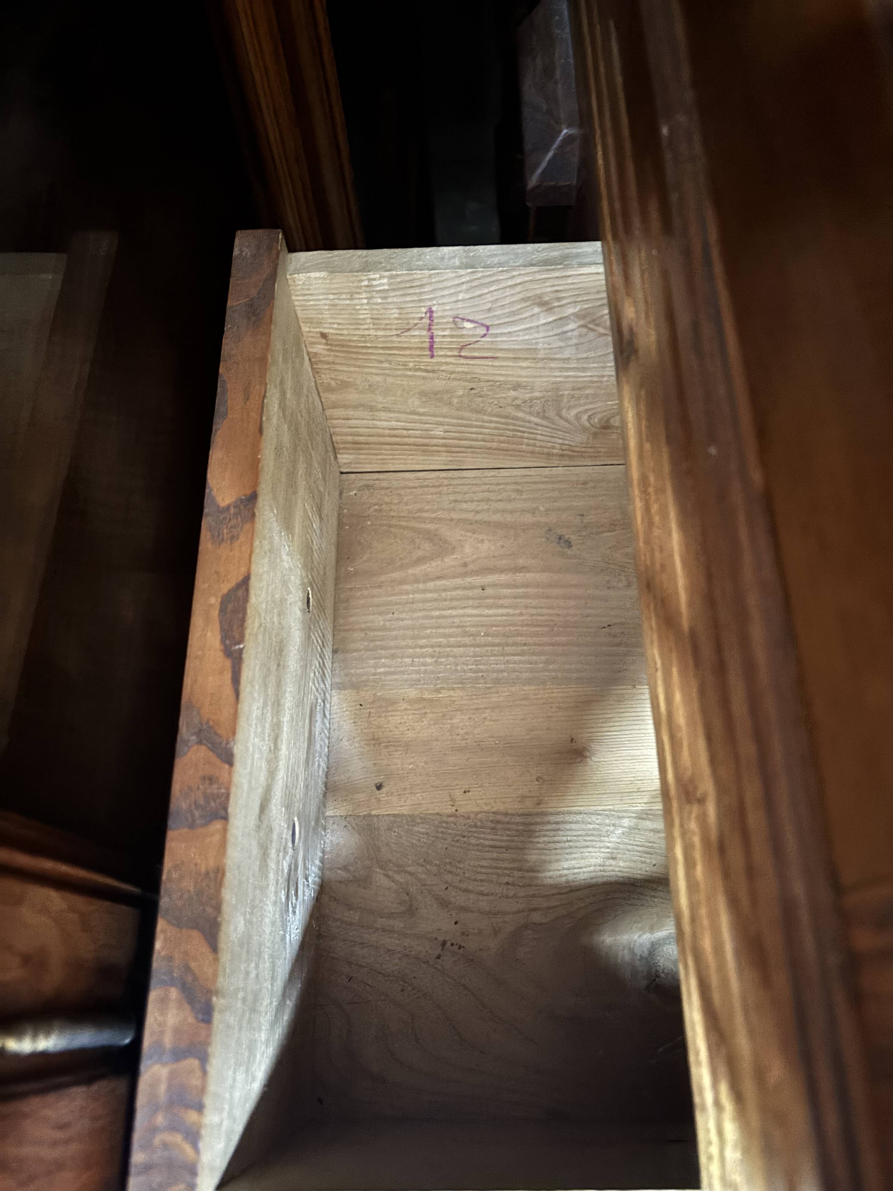 Meuble de métier à tiroirs en orme